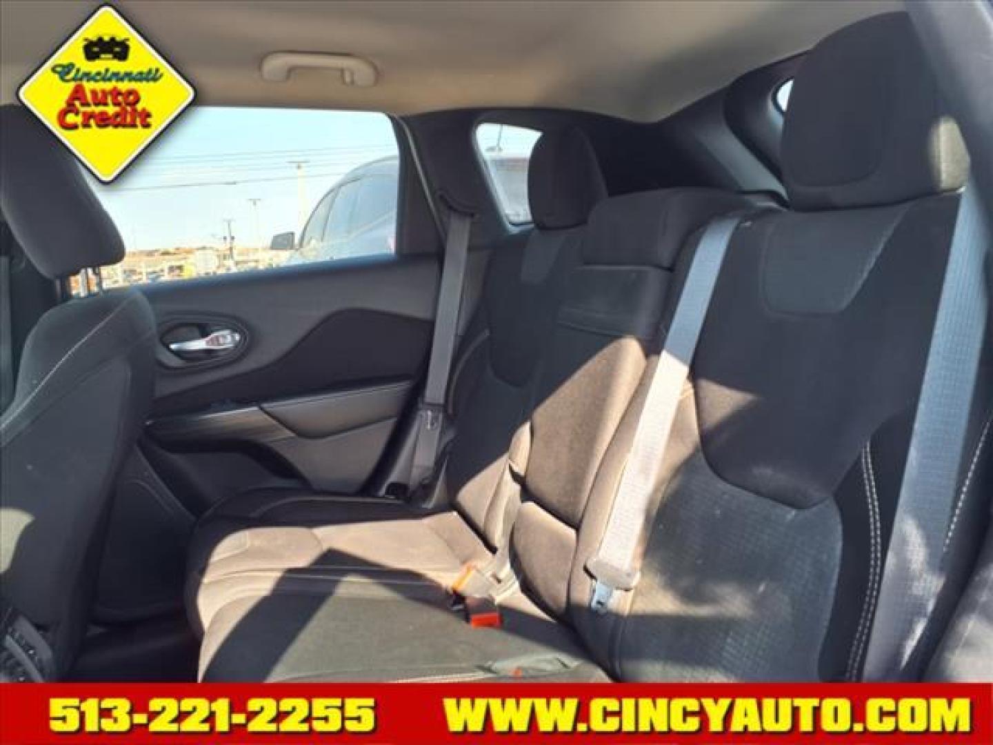 2016 Brilliant Black Crystal Pearl Coat Pxr Jeep Cherokee Latitude (1C4PJMCB6GW) with an 2.4L 2.4L I4 180hp 171ft. lbs. Sequential Multiport Fuel Injection engine, 4WD 9-Speed Shiftable Automatic transmission, located at 5489 Dixie Highway, Fairfield, OH, 45014, (513) 221-2255, 39.333084, -84.523834 - Photo#4