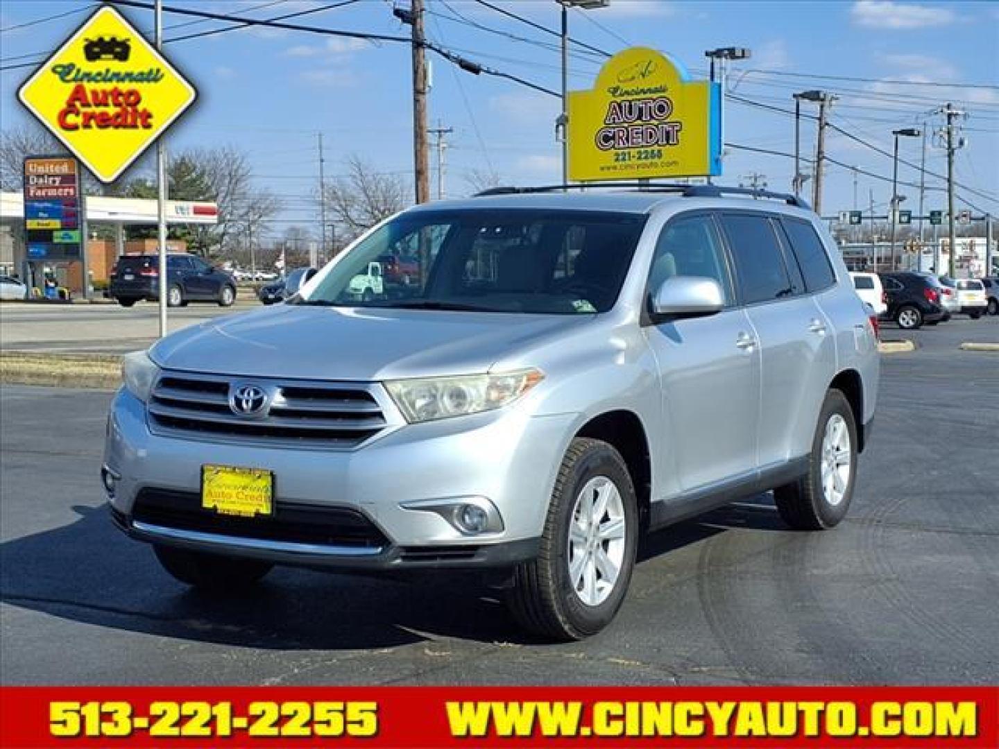 2011 Classic Silver Metallic 1f7 Toyota Highlander Base (5TDZK3EH4BS) with an 3.5L 3.5L V6 270hp 248ft. lbs. Fuel Injected engine, 5-Speed Automatic transmission, located at 5489 Dixie Highway, Fairfield, OH, 45014, (513) 221-2255, 39.333084, -84.523834 - Photo#0