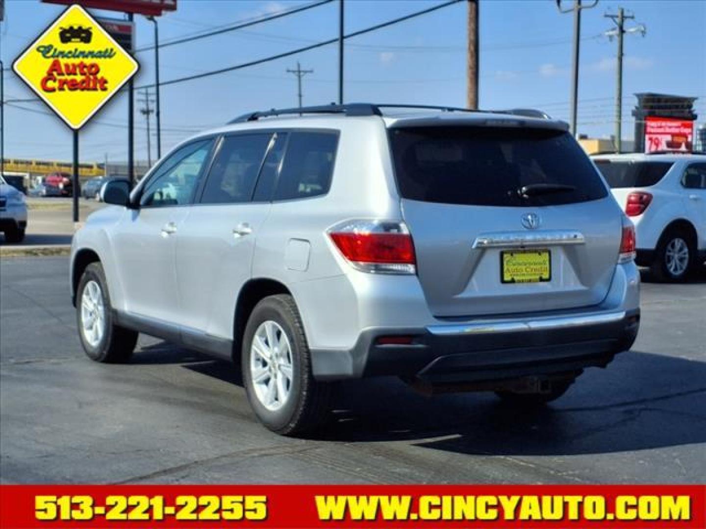 2011 Classic Silver Metallic 1f7 Toyota Highlander Base (5TDZK3EH4BS) with an 3.5L 3.5L V6 270hp 248ft. lbs. Fuel Injected engine, 5-Speed Automatic transmission, located at 5489 Dixie Highway, Fairfield, OH, 45014, (513) 221-2255, 39.333084, -84.523834 - Photo#2