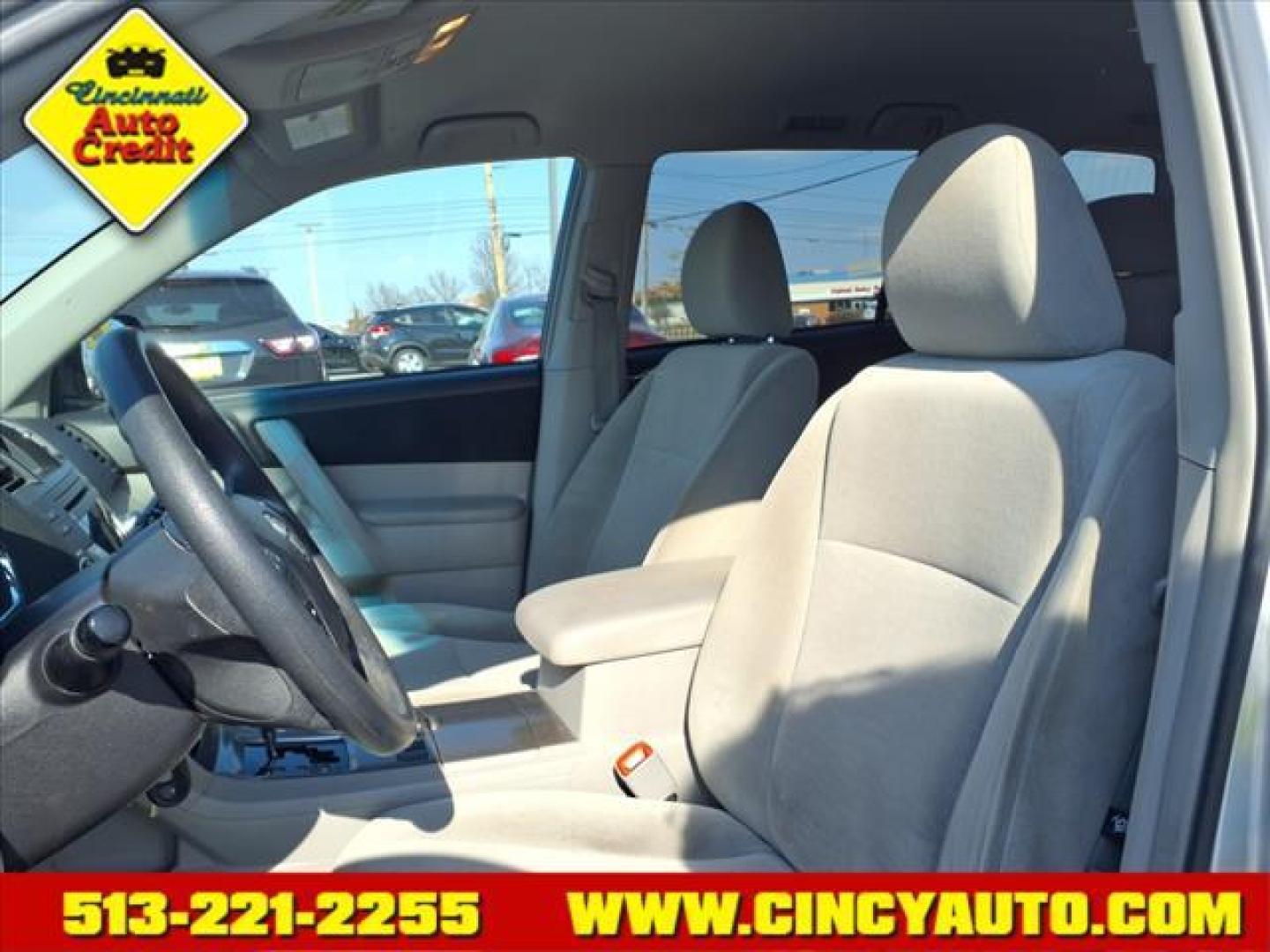 2011 Classic Silver Metallic 1f7 Toyota Highlander Base (5TDZK3EH4BS) with an 3.5L 3.5L V6 270hp 248ft. lbs. Fuel Injected engine, 5-Speed Automatic transmission, located at 5489 Dixie Highway, Fairfield, OH, 45014, (513) 221-2255, 39.333084, -84.523834 - Photo#5