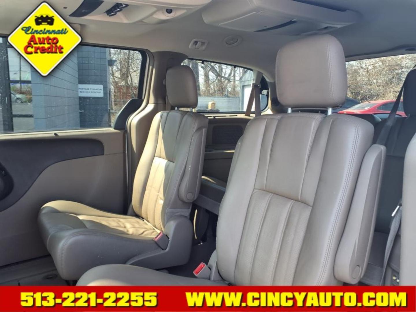 2012 White Gold Clear Coat Pwl Chrysler Town and Country Touring-L (2C4RC1CG1CR) with an 3.6L Pentastar 3.6L Flex Fuel V6 283hp 260ft. lbs. Sequential Multiport Fuel Injection engine, 6-Speed Shiftable Automatic transmission, located at 2813 Gilbert Avenue, Cincinnati, OH, 45206, (513) 221-2255, 39.130219, -84.489189 - Photo#4