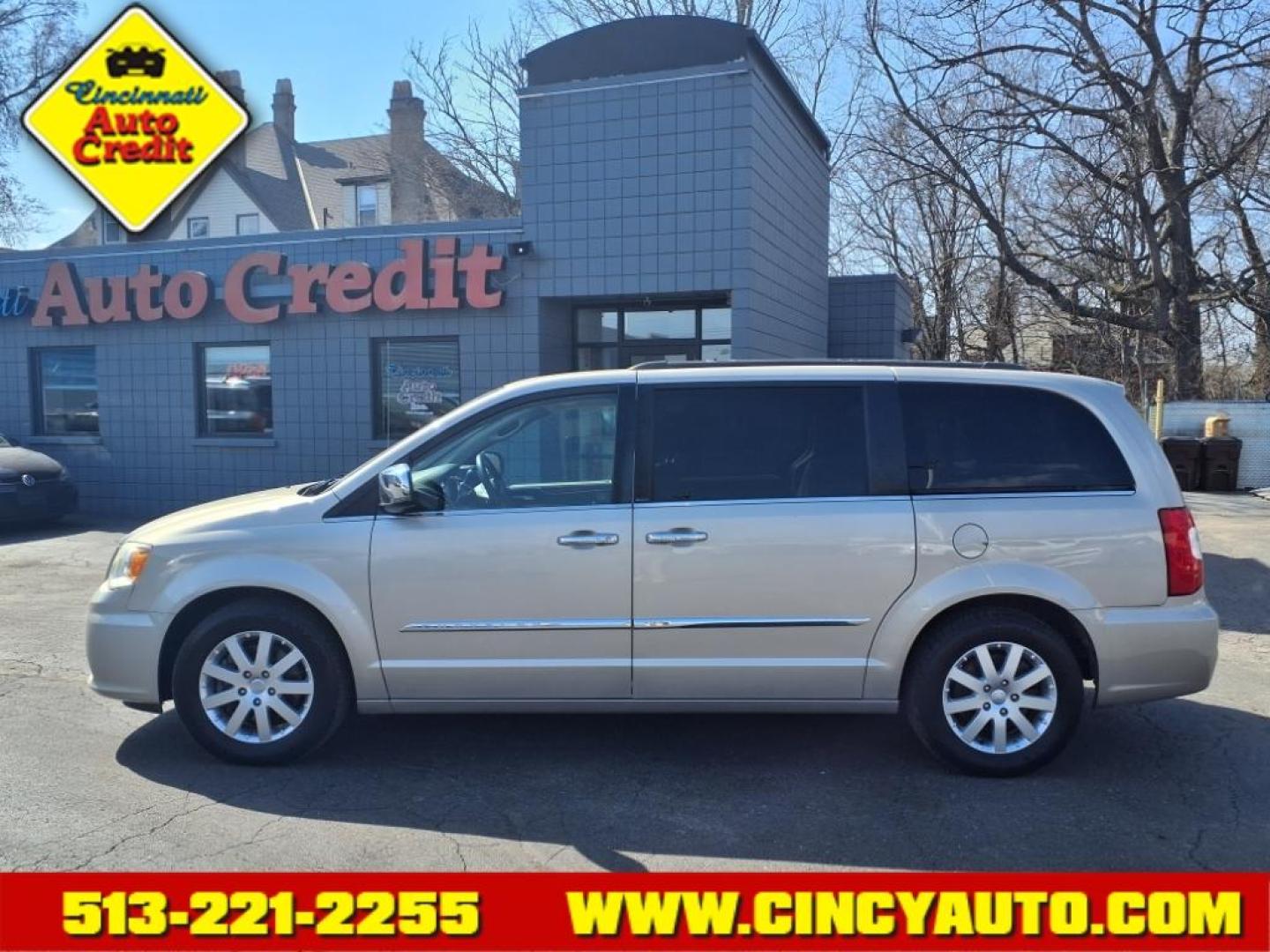 2012 White Gold Clear Coat Pwl Chrysler Town and Country Touring-L (2C4RC1CG1CR) with an 3.6L Pentastar 3.6L Flex Fuel V6 283hp 260ft. lbs. Sequential Multiport Fuel Injection engine, 6-Speed Shiftable Automatic transmission, located at 2813 Gilbert Avenue, Cincinnati, OH, 45206, (513) 221-2255, 39.130219, -84.489189 - Photo#1