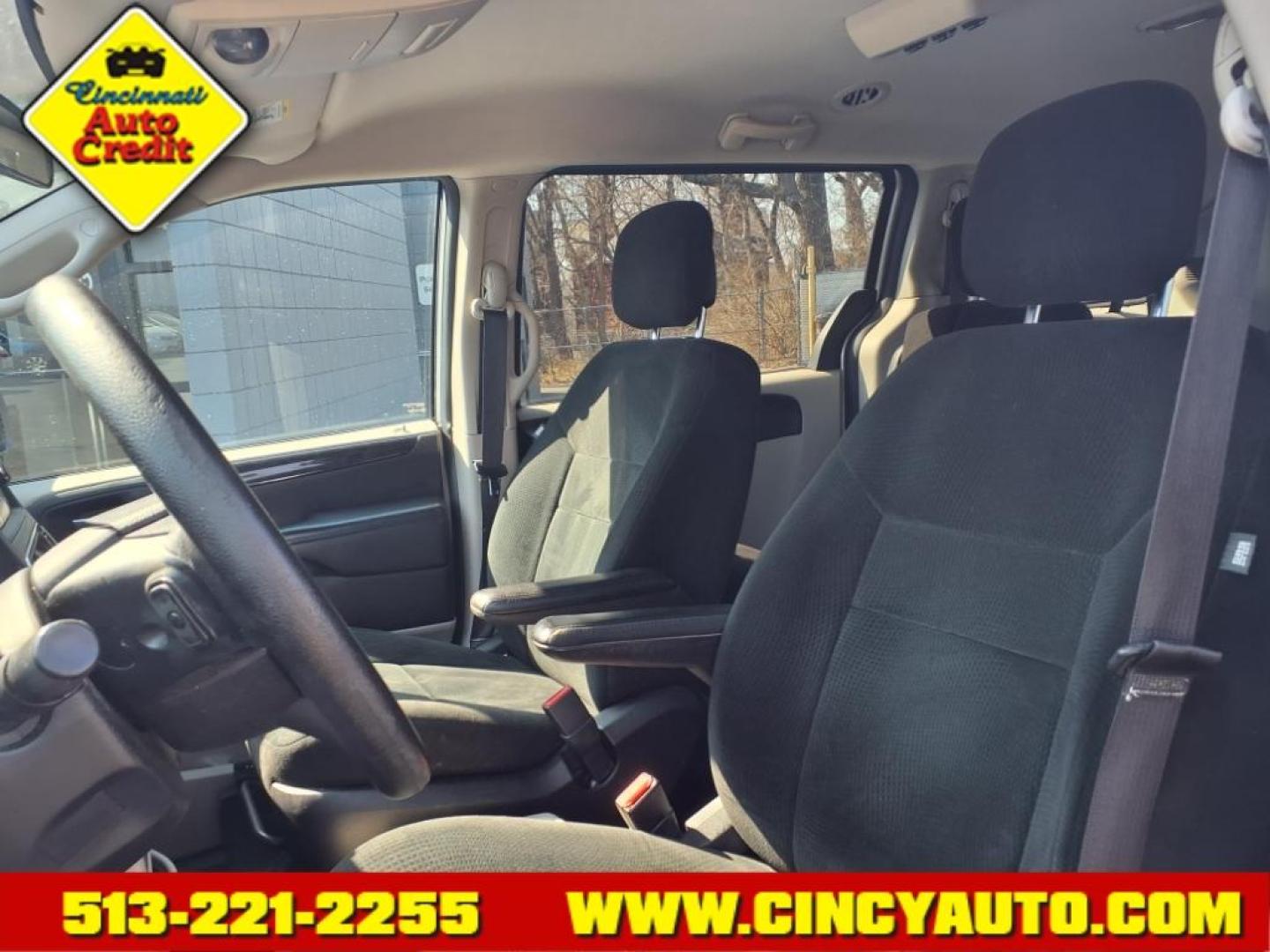 2012 Bright Silver Metallic Clear Coat Ps2 Dodge Grand Caravan SE (2C4RDGBG3CR) with an 3.6L Pentastar 3.6L Flex Fuel V6 283hp 260ft. lbs. Sequential Multiport Fuel Injection engine, 6-Speed Shiftable Automatic transmission, located at 2813 Gilbert Avenue, Cincinnati, OH, 45206, (513) 221-2255, 39.130219, -84.489189 - Photo#5