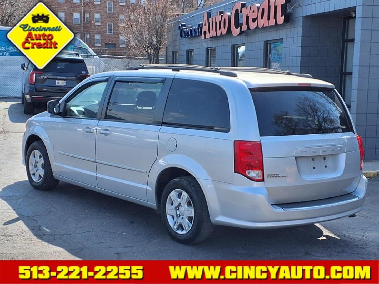 2012 Bright Silver Metallic Clear Coat Ps2 Dodge Grand Caravan SE (2C4RDGBG3CR) with an 3.6L Pentastar 3.6L Flex Fuel V6 283hp 260ft. lbs. Sequential Multiport Fuel Injection engine, 6-Speed Shiftable Automatic transmission, located at 2813 Gilbert Avenue, Cincinnati, OH, 45206, (513) 221-2255, 39.130219, -84.489189 - Photo#2