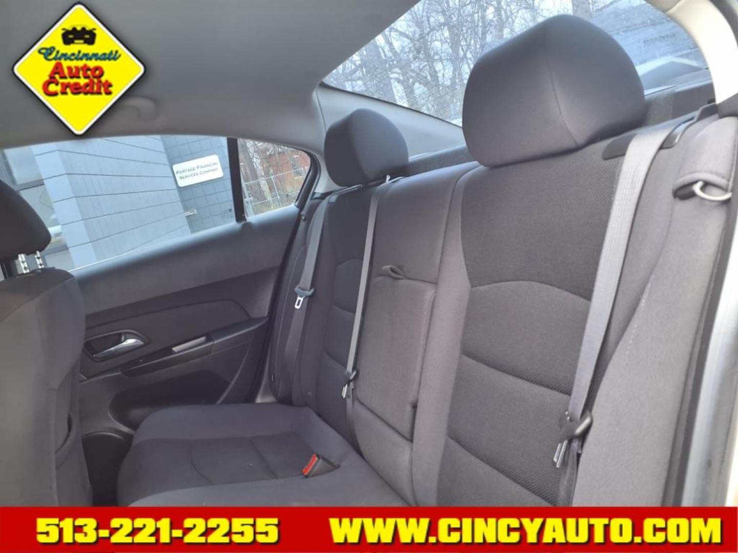 2014 Champagne Silver Metallic Gwt Chevrolet Cruze 1LT Auto (1G1PC5SB6E7) with an 1.4L Ecotec 1.4L Turbo I4 138hp 148ft. lbs. Sequential Multiport Fuel Injection engine, 6-Speed Shiftable Automatic transmission, located at 2813 Gilbert Avenue, Cincinnati, OH, 45206, (513) 221-2255, 39.130219, -84.489189 - Photo#4