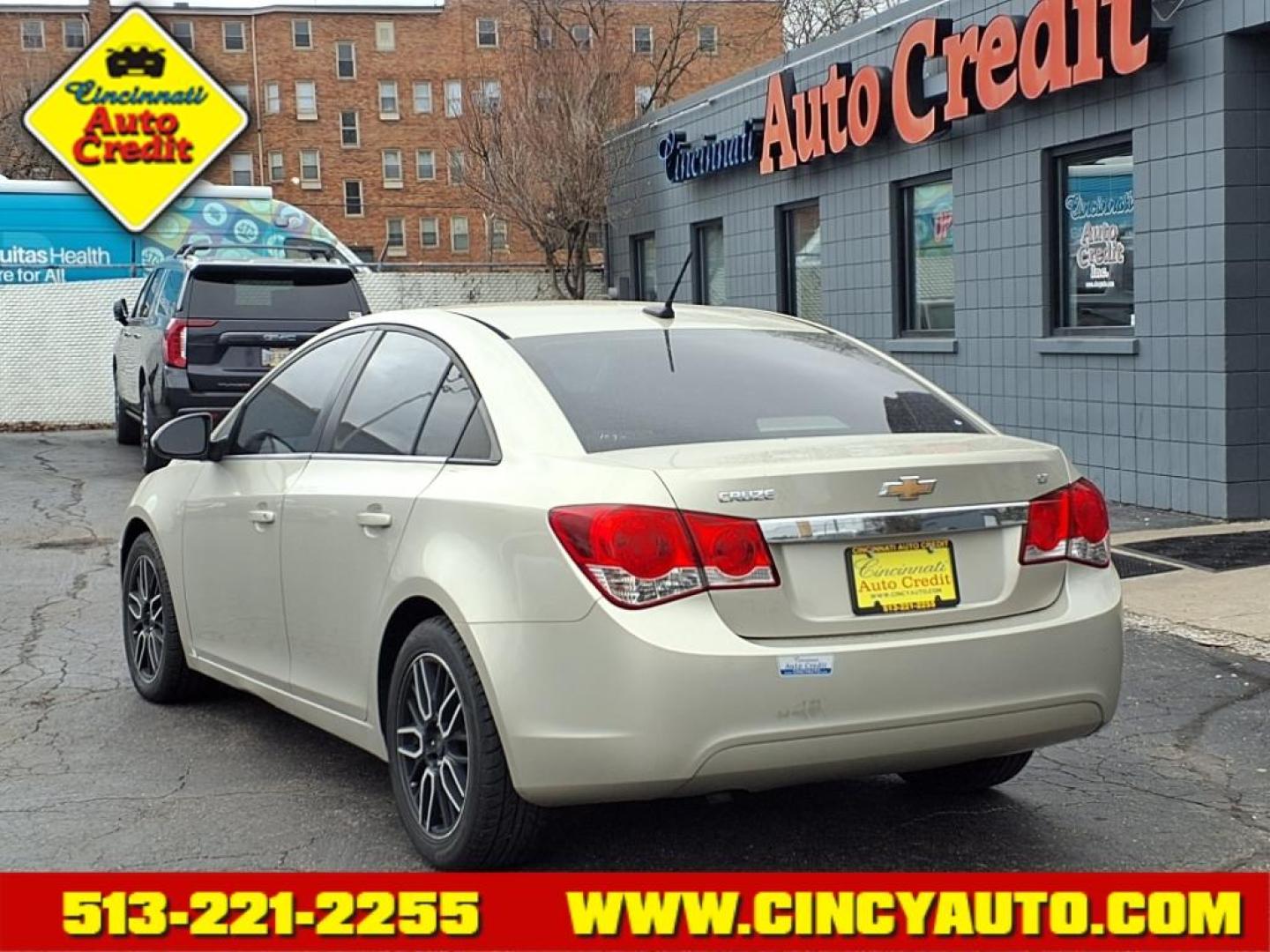 2014 Champagne Silver Metallic Gwt Chevrolet Cruze 1LT Auto (1G1PC5SB6E7) with an 1.4L Ecotec 1.4L Turbo I4 138hp 148ft. lbs. Sequential Multiport Fuel Injection engine, 6-Speed Shiftable Automatic transmission, located at 2813 Gilbert Avenue, Cincinnati, OH, 45206, (513) 221-2255, 39.130219, -84.489189 - Photo#2