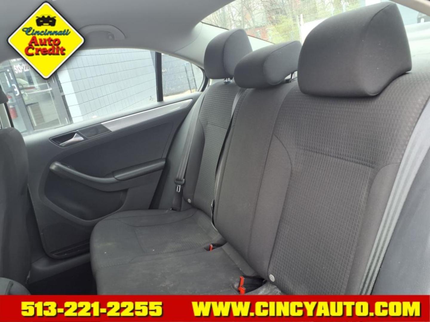 2015 Platinum Gray Metallic 2r2r Volkswagen Jetta Sport (3VWD17AJ9FM) with an 1.8L 1.8L Turbo I4 170hp 184ft. lbs. PZEV Direct Injection engine, 6-Speed Shiftable Automatic transmission, located at 2813 Gilbert Avenue, Cincinnati, OH, 45206, (513) 221-2255, 39.130219, -84.489189 - Photo#4