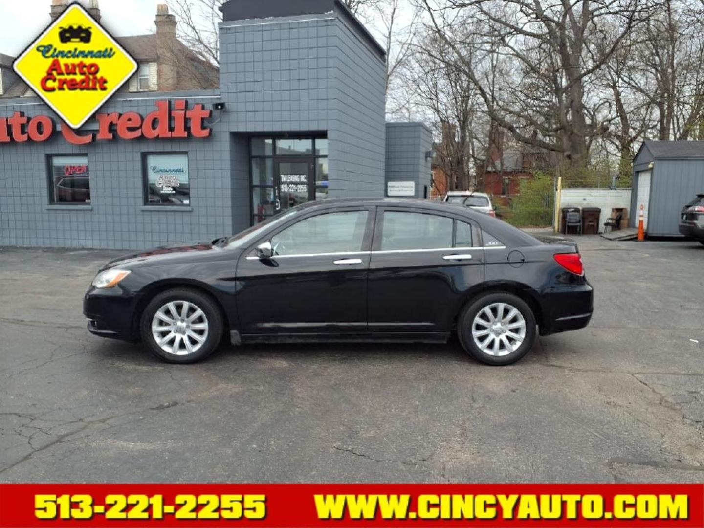 2013 Black Clear Coat Px8 Chrysler 200 Limited (1C3CCBCG7DN) with an 3.6L Pentastar 3.6L Flex Fuel V6 283hp 260ft. lbs. Sequential Multiport Fuel Injection engine, 6-Speed Shiftable Automatic transmission, located at 2813 Gilbert Avenue, Cincinnati, OH, 45206, (513) 221-2255, 39.130219, -84.489189 - Photo#1