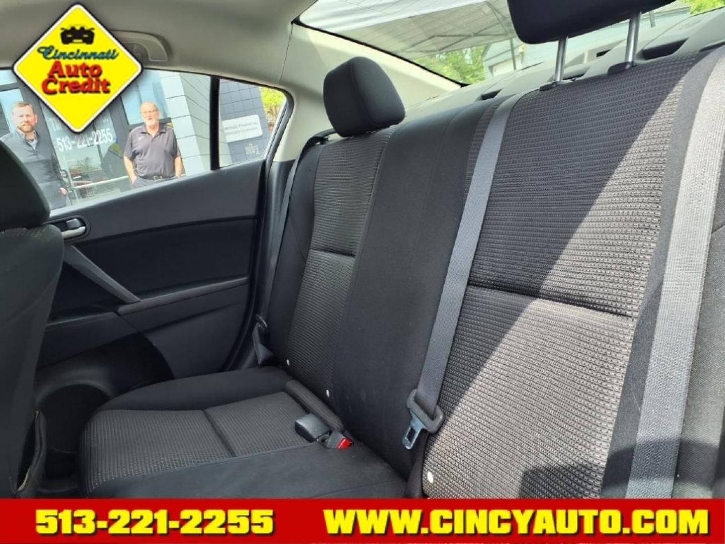 2013 Liquid Silver Metallic 38p Mazda Mazda3 i SV (JM1BL1TF4D1) with an 2.0L 2.0L I4 148hp 135ft. lbs. Fuel Injected engine, 5-Speed Automatic with Sportshift Manual 5A transmission, located at 2813 Gilbert Avenue, Cincinnati, OH, 45206, (513) 221-2255, 39.130219, -84.489189 - Photo#4