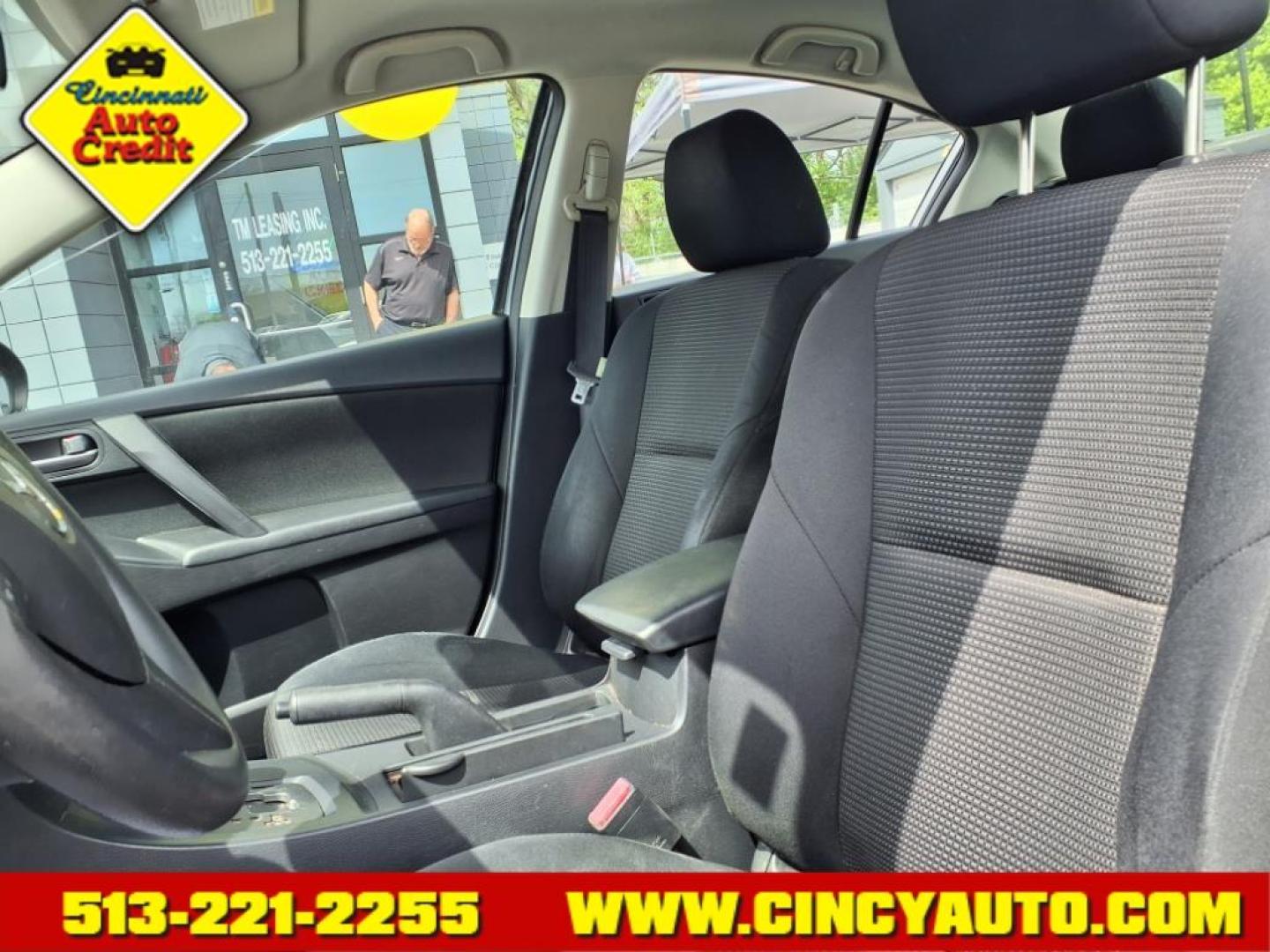 2013 Liquid Silver Metallic 38p Mazda Mazda3 i SV (JM1BL1TF4D1) with an 2.0L 2.0L I4 148hp 135ft. lbs. Fuel Injected engine, 5-Speed Automatic with Sportshift Manual 5A transmission, located at 2813 Gilbert Avenue, Cincinnati, OH, 45206, (513) 221-2255, 39.130219, -84.489189 - Photo#5