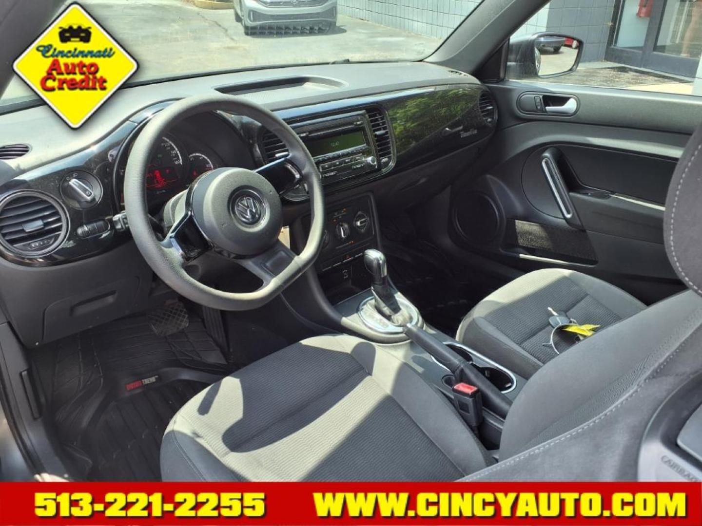 2013 Platinum Gray Metallic Volkswagen Beetle 2.5L Entry PZEV (3VWFP7ATXDM) with an 2.5L 2.5L I5 170hp 177ft. lbs. PZEV Sequential Multiport Fuel Injection engine, 6-speed Automatic with Tiptronic transmission, located at 2813 Gilbert Avenue, Cincinnati, OH, 45206, (513) 221-2255, 39.130219, -84.489189 - Photo#3