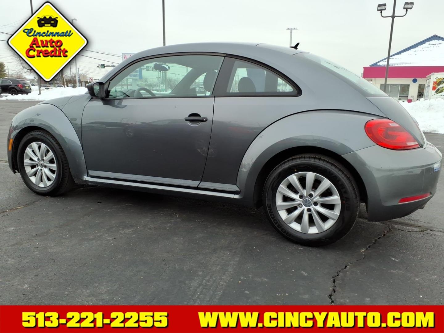 2013 Platinum Gray Metallic Volkswagen Beetle 2.5L Entry PZEV (3VWFP7ATXDM) with an 2.5L 2.5L I5 170hp 177ft. lbs. PZEV Sequential Multiport Fuel Injection engine, 6-speed Automatic with Tiptronic transmission, located at 5489 Dixie Highway, Fairfield, OH, 45014, (513) 221-2255, 39.333084, -84.523834 - Photo#1