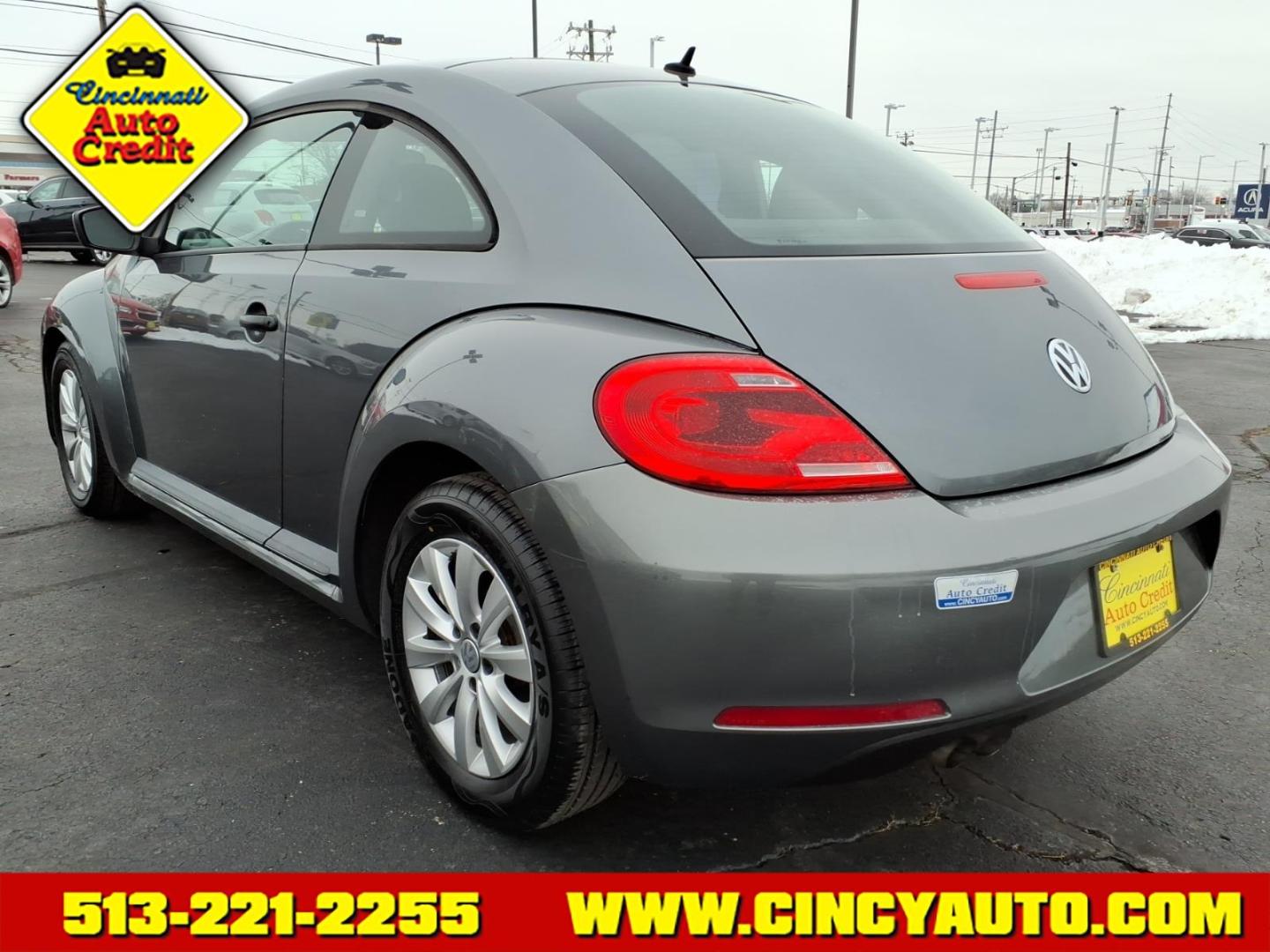 2013 Platinum Gray Metallic Volkswagen Beetle 2.5L Entry PZEV (3VWFP7ATXDM) with an 2.5L 2.5L I5 170hp 177ft. lbs. PZEV Sequential Multiport Fuel Injection engine, 6-speed Automatic with Tiptronic transmission, located at 5489 Dixie Highway, Fairfield, OH, 45014, (513) 221-2255, 39.333084, -84.523834 - Photo#2