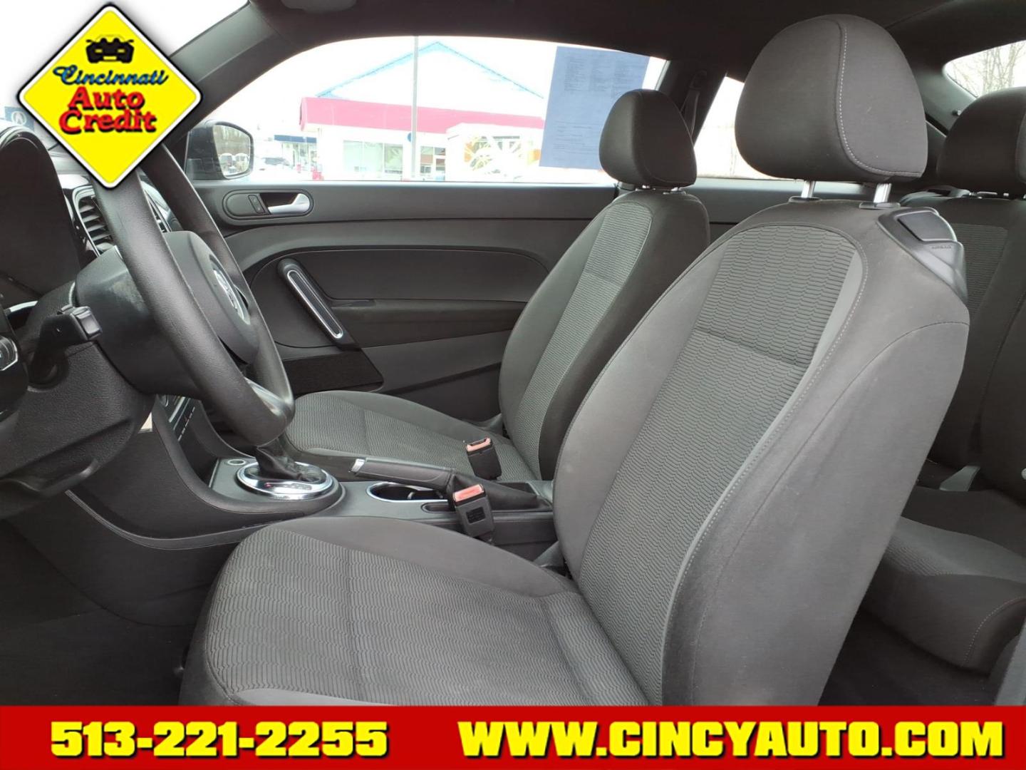 2013 Platinum Gray Metallic Volkswagen Beetle 2.5L Entry PZEV (3VWFP7ATXDM) with an 2.5L 2.5L I5 170hp 177ft. lbs. PZEV Sequential Multiport Fuel Injection engine, 6-speed Automatic with Tiptronic transmission, located at 5489 Dixie Highway, Fairfield, OH, 45014, (513) 221-2255, 39.333084, -84.523834 - Photo#3