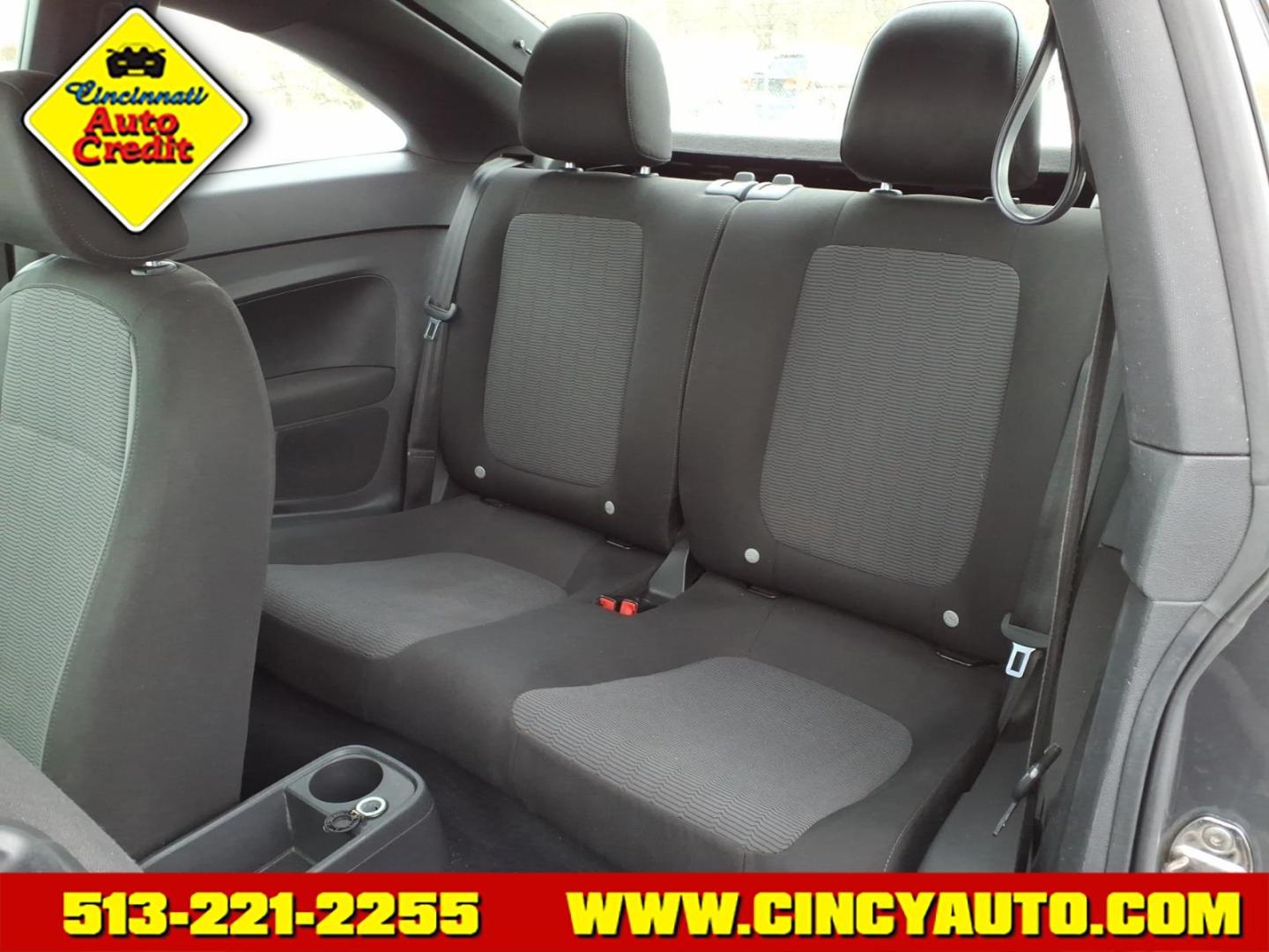 2013 Platinum Gray Metallic Volkswagen Beetle 2.5L Entry PZEV (3VWFP7ATXDM) with an 2.5L 2.5L I5 170hp 177ft. lbs. PZEV Sequential Multiport Fuel Injection engine, 6-speed Automatic with Tiptronic transmission, located at 5489 Dixie Highway, Fairfield, OH, 45014, (513) 221-2255, 39.333084, -84.523834 - Photo#4