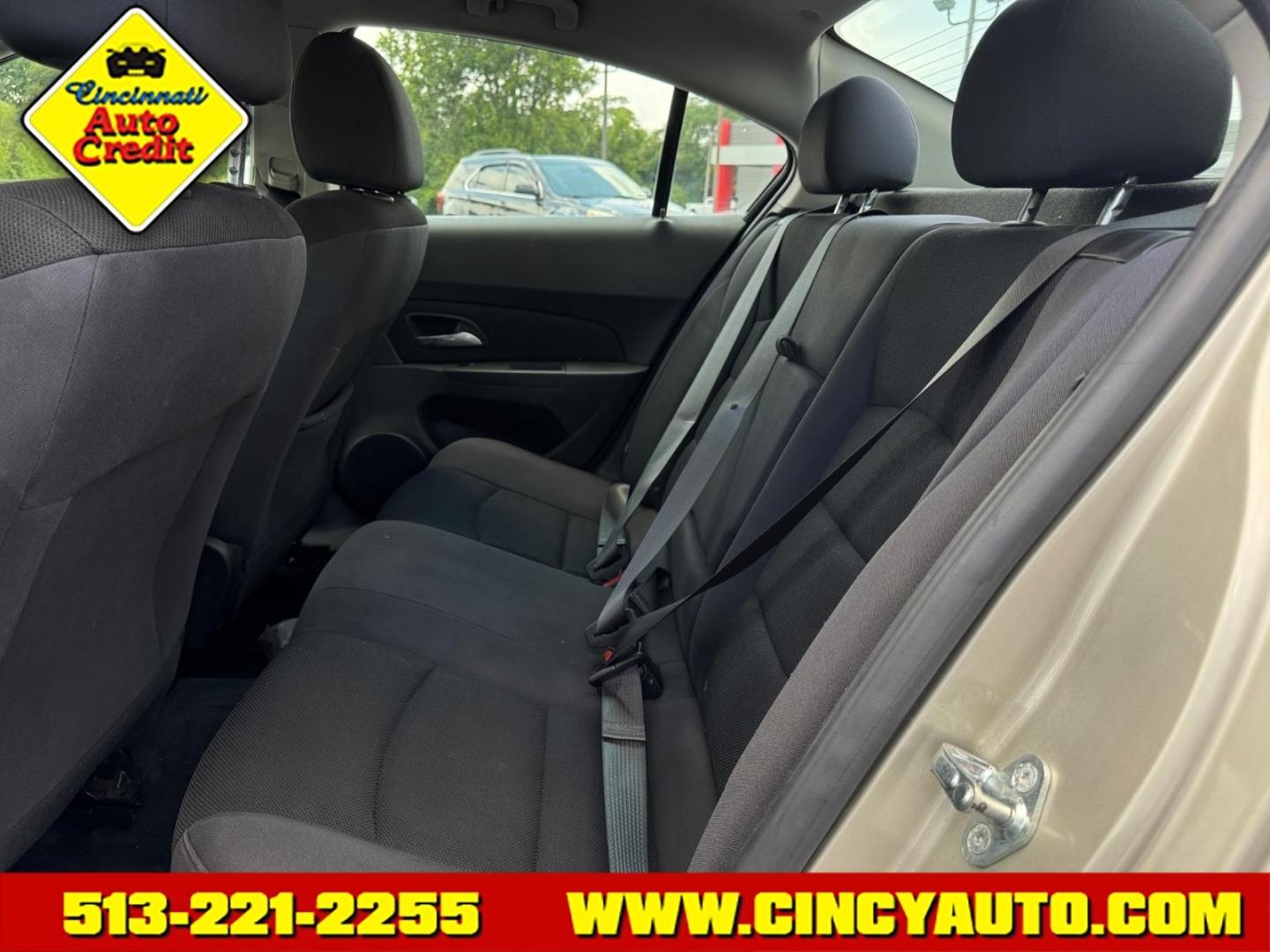 2016 Champagne Silver Metallic Gwt Chevrolet Cruze Limited 1LT Auto (1G1PE5SB9G7) with an 1.4L Ecotec 1.4L Turbo I4 138hp 148ft. lbs. Sequential Multiport Fuel Injection engine, 6-Speed Shiftable Automatic w/Overdrive transmission, located at 5489 Dixie Highway, Fairfield, OH, 45014, (513) 221-2255, 39.333084, -84.523834- Photo#4