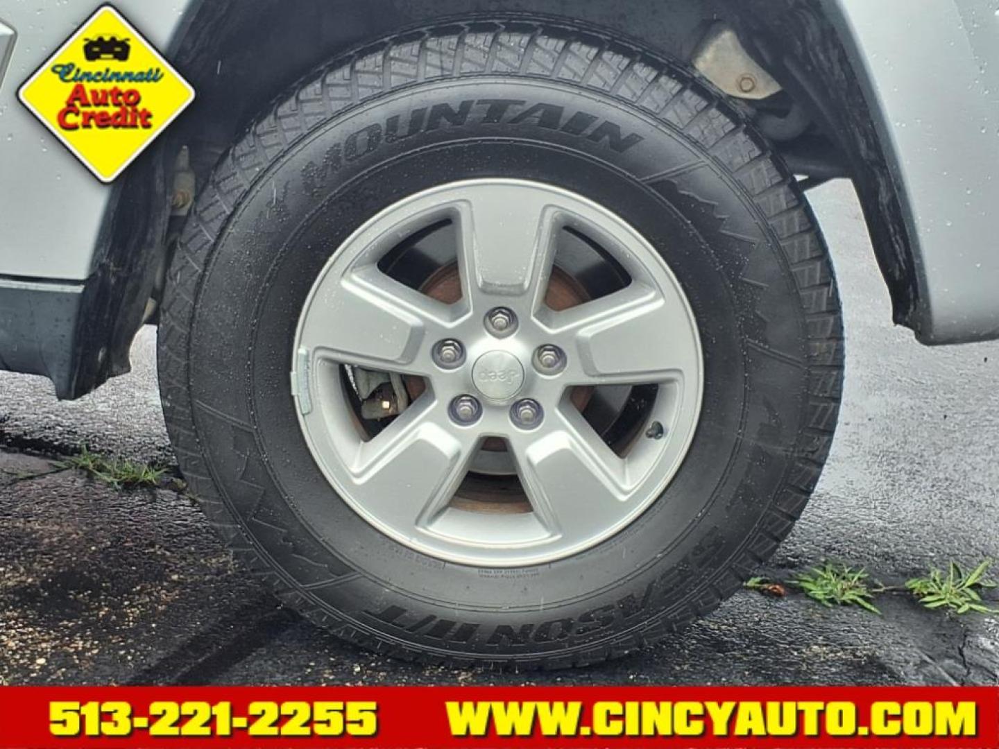 2012 Silver Jeep Liberty Sport (1C4PJLAK9CW) with an 3.7L 3.7L V6 210hp 235ft. lbs. Sequential Multiport Fuel Injection engine, 4-Speed Automatic transmission, located at 2813 Gilbert Avenue, Cincinnati, OH, 45206, (513) 221-2255, 39.130219, -84.489189 - Photo#3