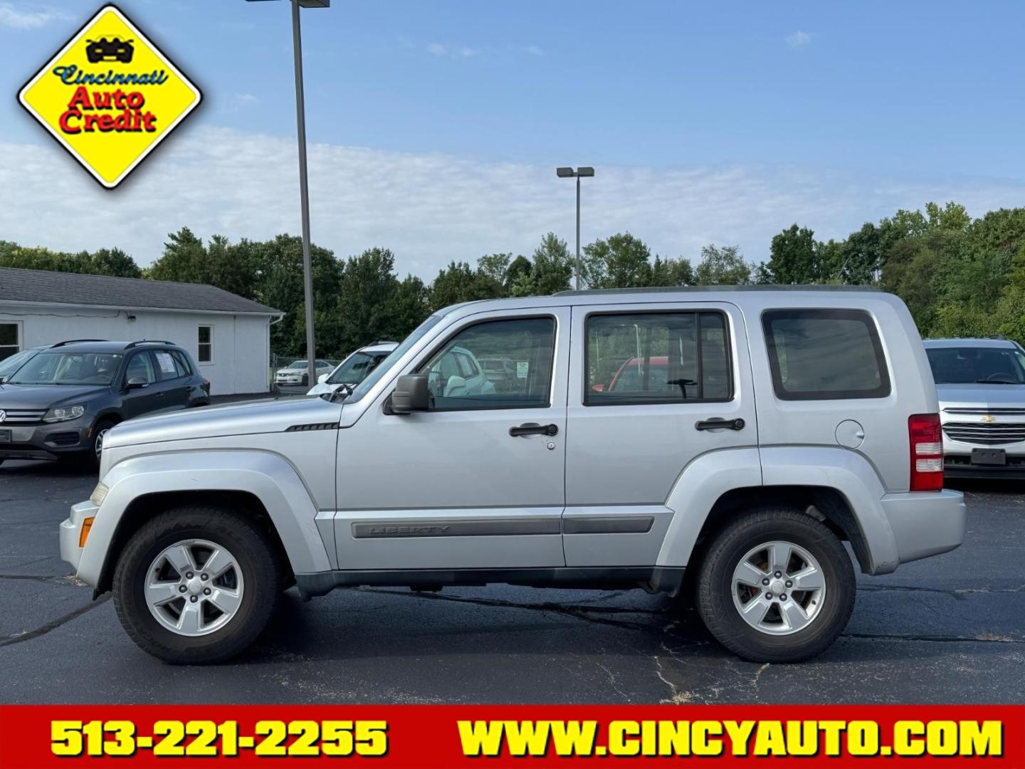 2012 Bright Silver Metallic Clear Coat Ps2 Jeep Liberty Latitude (1C4PJLAK9CW) with an 3.7L 3.7L V6 210hp 235ft. lbs. Sequential Multiport Fuel Injection engine, 4-Speed Automatic transmission, located at 5489 Dixie Highway, Fairfield, OH, 45014, (513) 221-2255, 39.333084, -84.523834- Photo#1