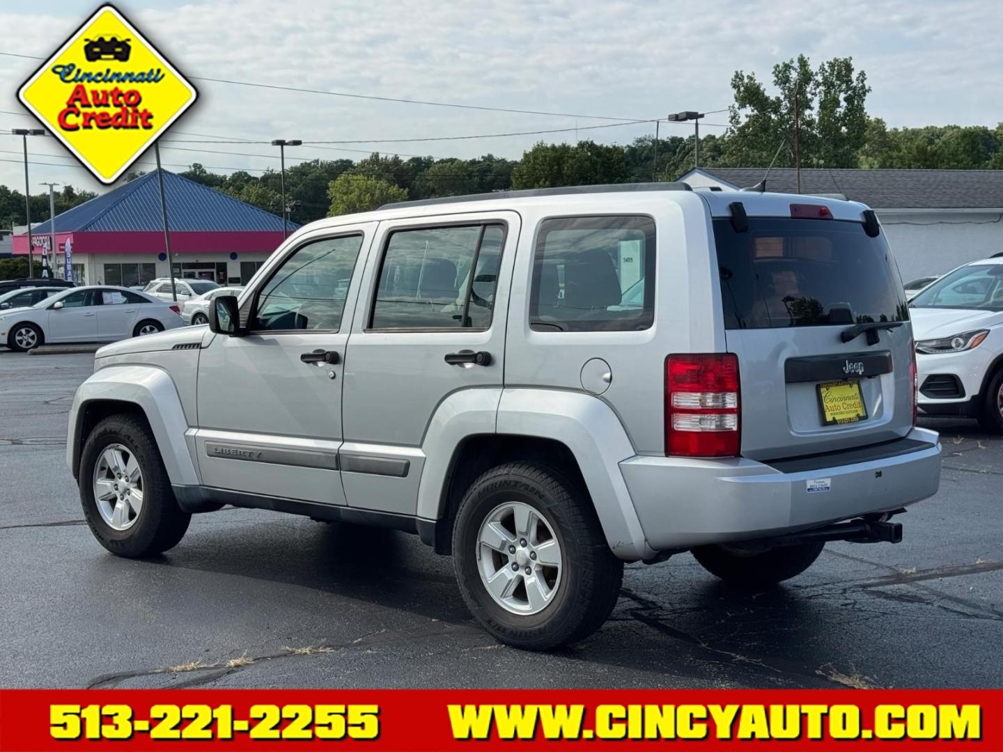 2012 Bright Silver Metallic Clear Coat Ps2 Jeep Liberty Latitude (1C4PJLAK9CW) with an 3.7L 3.7L V6 210hp 235ft. lbs. Sequential Multiport Fuel Injection engine, 4-Speed Automatic transmission, located at 5489 Dixie Highway, Fairfield, OH, 45014, (513) 221-2255, 39.333084, -84.523834- Photo#2