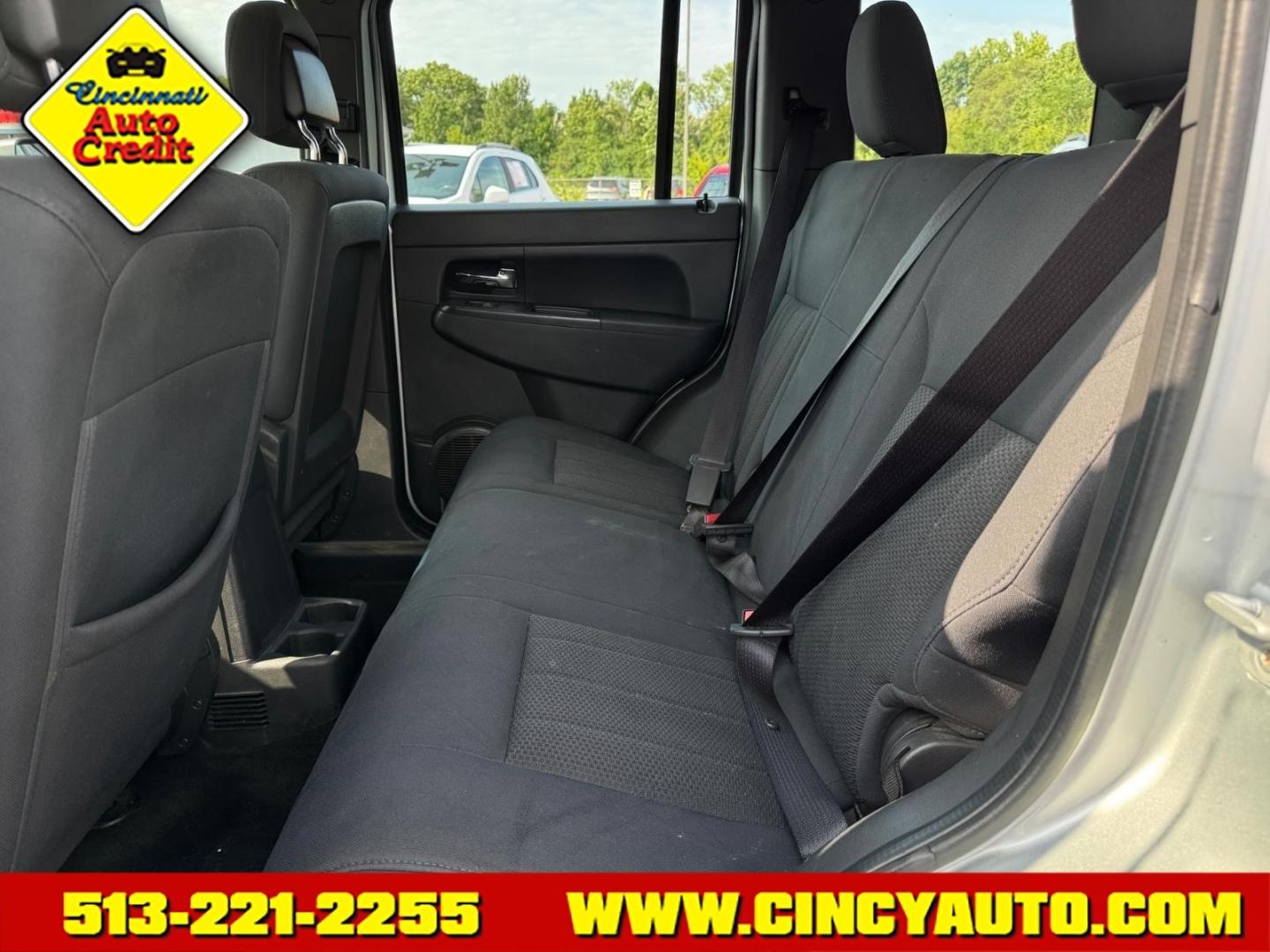2012 Bright Silver Metallic Clear Coat Ps2 Jeep Liberty Latitude (1C4PJLAK9CW) with an 3.7L 3.7L V6 210hp 235ft. lbs. Sequential Multiport Fuel Injection engine, 4-Speed Automatic transmission, located at 5489 Dixie Highway, Fairfield, OH, 45014, (513) 221-2255, 39.333084, -84.523834- Photo#4