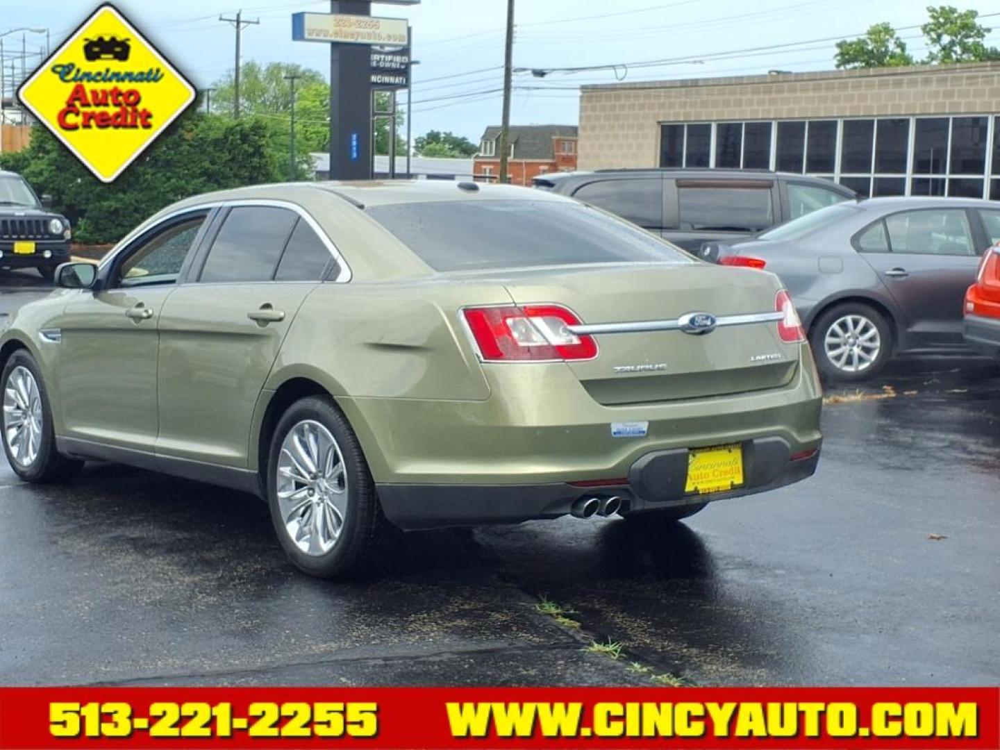 2012 Ginger Ale Jy Ford Taurus Limited (1FAHP2FWXCG) with an 3.5L 3.5L V6 263hp 249ft. lbs. Sequential Multiport Fuel Injection engine, 6-Speed Shiftable Automatic transmission, located at 2813 Gilbert Avenue, Cincinnati, OH, 45206, (513) 221-2255, 39.130219, -84.489189 - Photo#2
