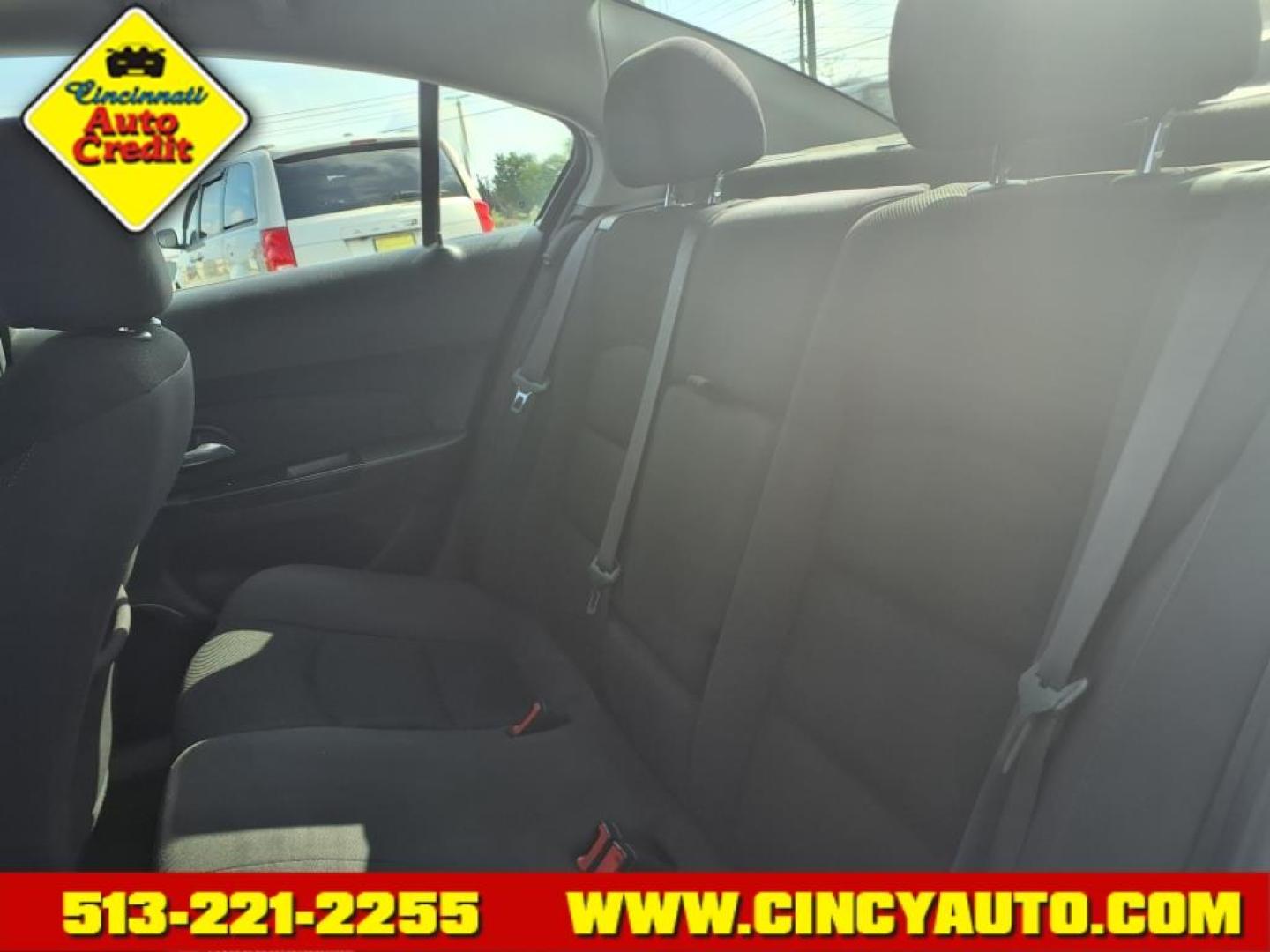 2014 Silver Ice Metallic Chevrolet Cruze 1LT Auto (1G1PC5SB3E7) with an 1.4L Ecotec 1.4L Turbo I4 138hp 148ft. lbs. Sequential Multiport Fuel Injection engine, 6-Speed Shiftable Automatic transmission, located at 5489 Dixie Highway, Fairfield, OH, 45014, (513) 221-2255, 39.333084, -84.523834 - Photo#4