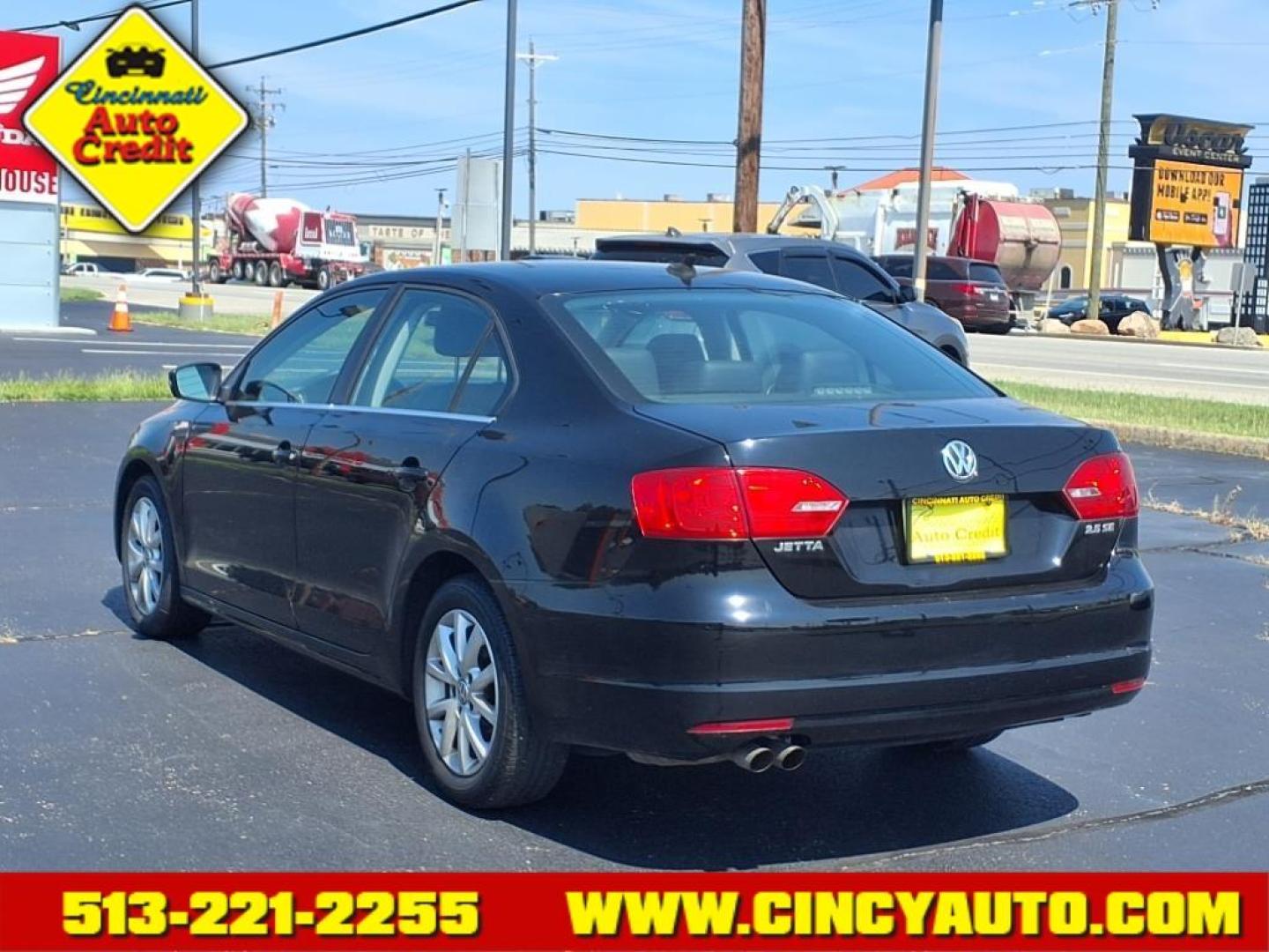2013 Black Uni Volkswagen Jetta SE (3VWDX7AJ0DM) with an 2.5L 2.5L I5 170hp 177ft. lbs. Sequential Multiport Fuel Injection engine, 6-Speed Shiftable Automatic transmission, located at 5489 Dixie Highway, Fairfield, OH, 45014, (513) 221-2255, 39.333084, -84.523834 - Photo#2