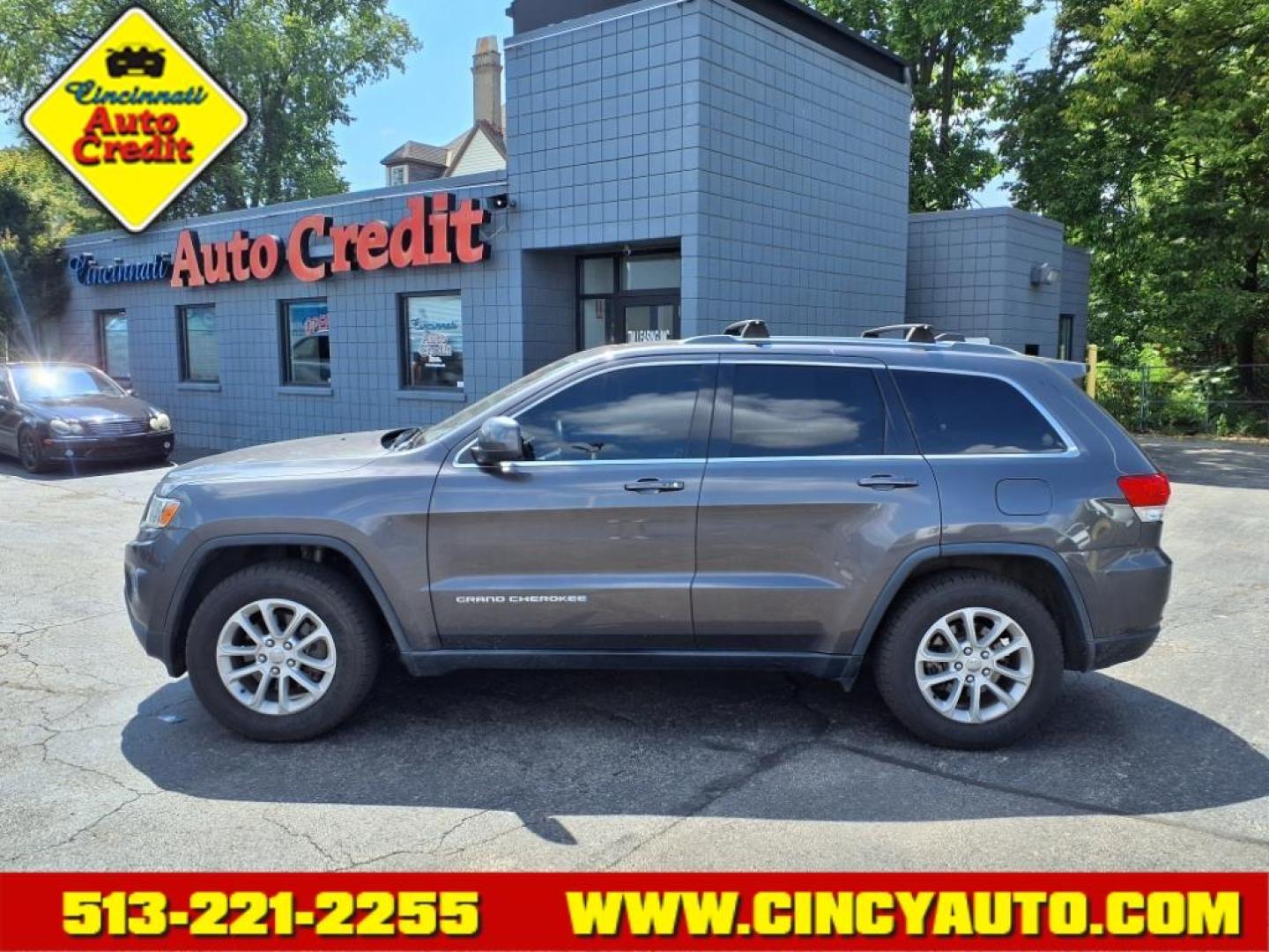 2014 Billet Silver Metallic Clear Coat Jeep Grand Cherokee Laredo (1C4RJFAG7EC) with an 3.6L 3.6L V6 290hp 260ft. lbs. Sequential Multiport Fuel Injection engine, 8-Speed Shiftable Automatic transmission, located at 2813 Gilbert Avenue, Cincinnati, OH, 45206, (513) 221-2255, 39.130219, -84.489189 - Photo#1
