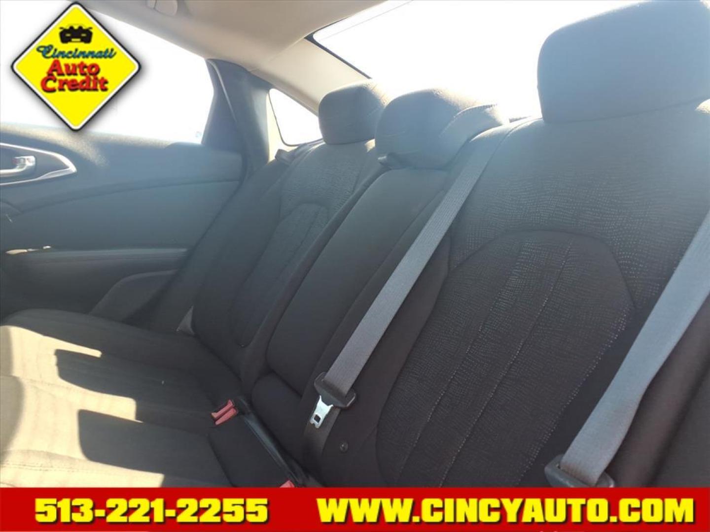 2016 Billet Silver Metallic Clear Coat Chrysler 200 Limited (1C3CCCAB2GN) with an 2.4L 2.4L I4 184hp 173ft. lbs. Sequential Multiport Fuel Injection engine, 9-Speed Shiftable Automatic transmission, located at 5489 Dixie Highway, Fairfield, OH, 45014, (513) 221-2255, 39.333084, -84.523834 - Photo#4