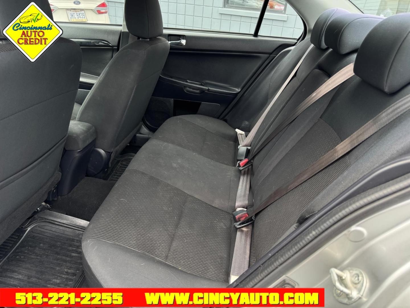 2016 Alloy Silver Metallic U25 Mitsubishi Lancer SE (JA32V2FWXGU) with an 2.4L 2.4L I4 168hp 167ft. lbs. Sequential Multiport Fuel Injection engine, CVT transmission, located at 2813 Gilbert Avenue, Cincinnati, OH, 45206, (513) 221-2255, 39.130219, -84.489189- Photo#4