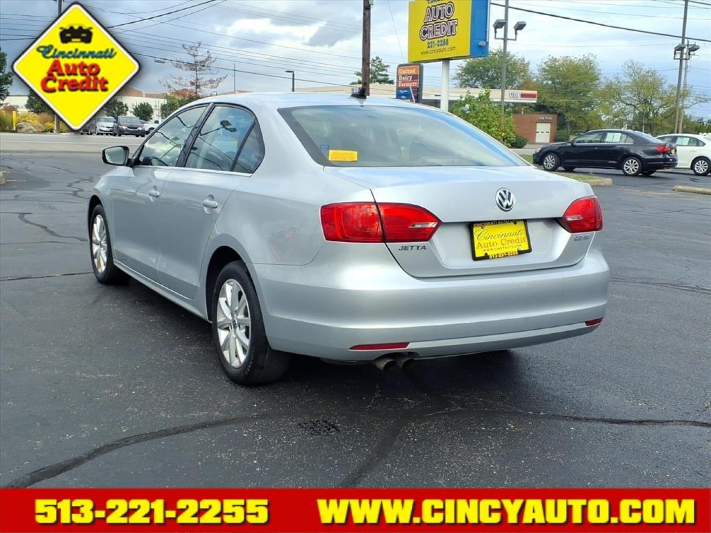 2013 Platinum Gray Metallic Volkswagen Jetta SE PZEV (3VWDP7AJ5DM) with an 2.5L 2.5L I5 170hp 177ft. lbs. PZEV Sequential Multiport Fuel Injection engine, 6-Speed Shiftable Automatic transmission, located at 5489 Dixie Highway, Fairfield, OH, 45014, (513) 221-2255, 39.333084, -84.523834 - Photo#2