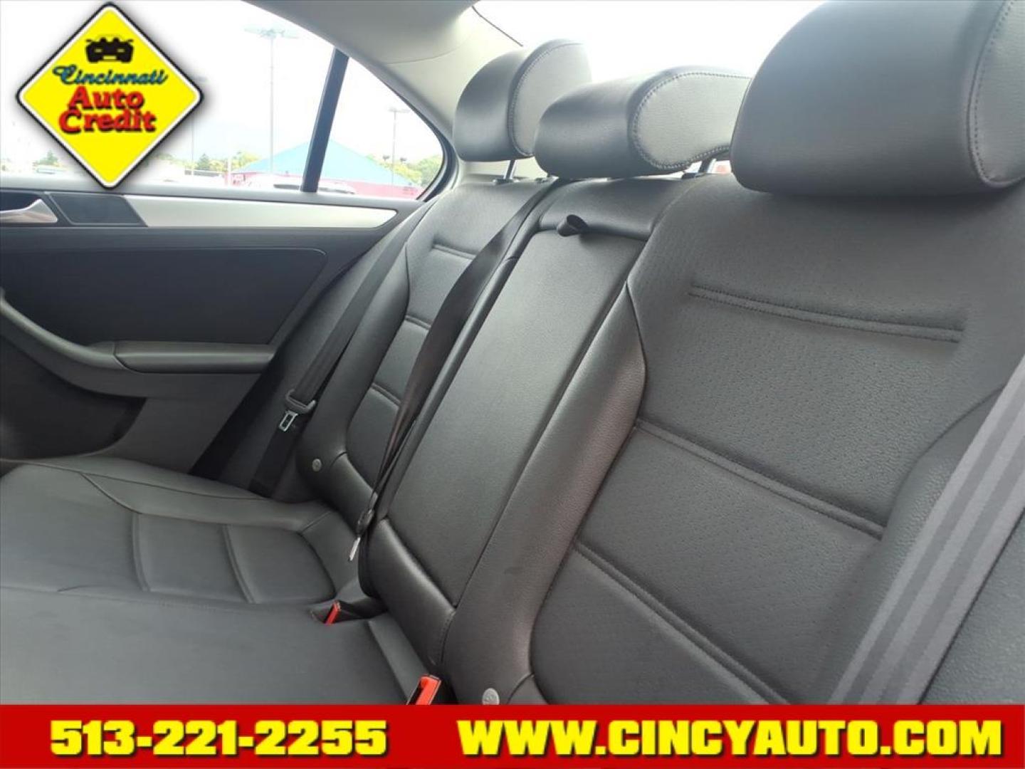 2013 Platinum Gray Metallic Volkswagen Jetta SE PZEV (3VWDP7AJ5DM) with an 2.5L 2.5L I5 170hp 177ft. lbs. PZEV Sequential Multiport Fuel Injection engine, 6-Speed Shiftable Automatic transmission, located at 5489 Dixie Highway, Fairfield, OH, 45014, (513) 221-2255, 39.333084, -84.523834 - Photo#4