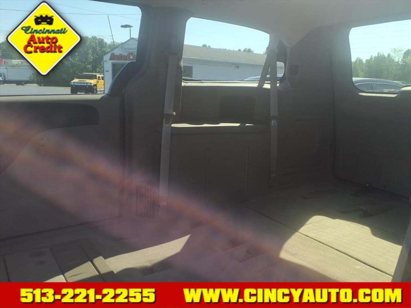 2013 Deep Cherry Red Crystal Pearl Coat Chrysler Town and Country Touring (2C4RC1BG9DR) with an 3.6L Pentastar 3.6L Flex Fuel V6 283hp 260ft. lbs. Sequential Multiport Fuel Injection engine, 6-Speed Shiftable Automatic transmission, located at 5489 Dixie Highway, Fairfield, OH, 45014, (513) 221-2255, 39.333084, -84.523834 - Photo#3