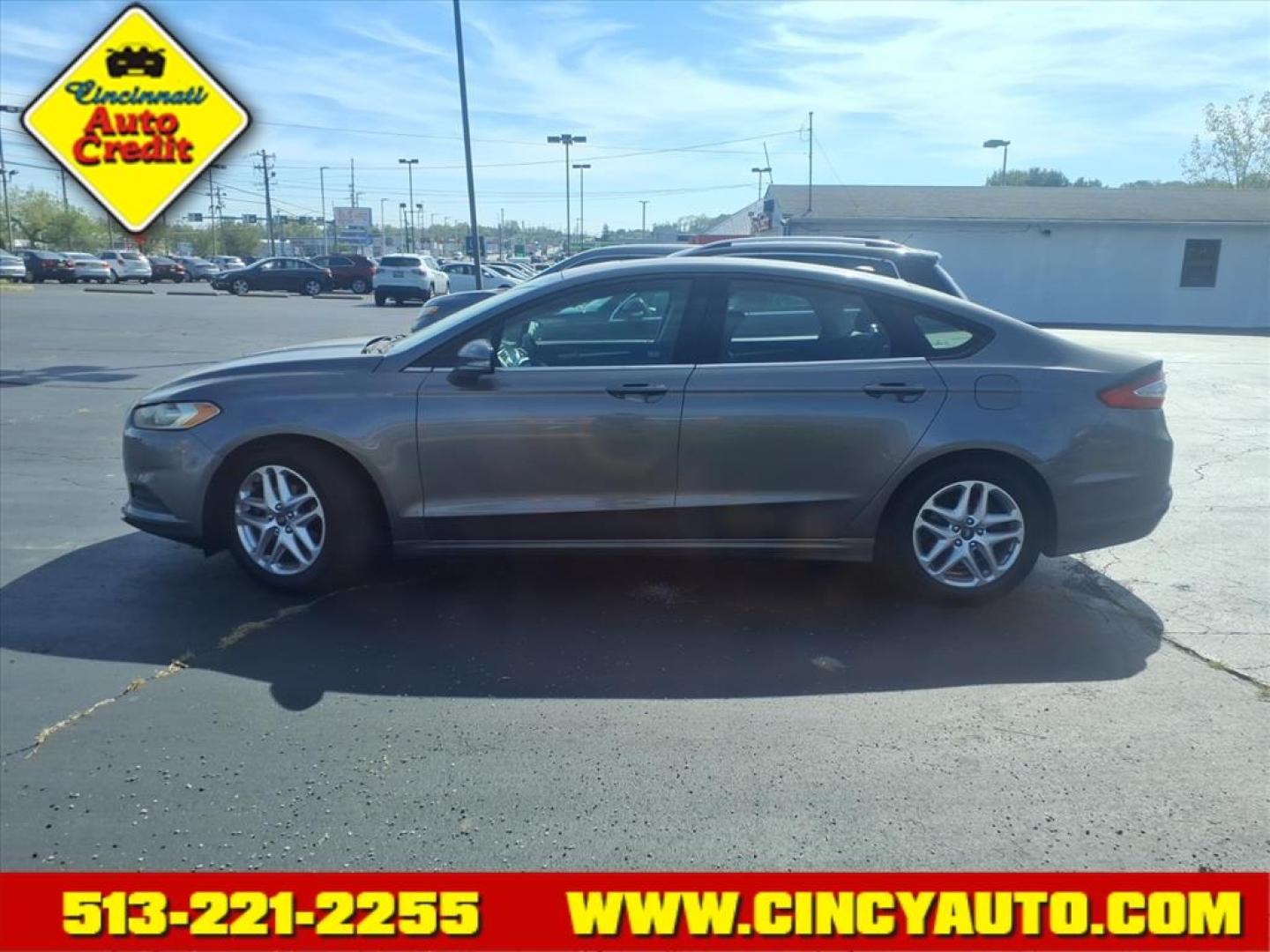 2013 Ingot Silver Metallic Ford Fusion SE (3FA6P0H70DR) with an 2.5L 2.5L I4 175hp 175ft. lbs. Sequential Multiport Fuel Injection engine, 6-Speed Shiftable Automatic transmission, located at 5489 Dixie Highway, Fairfield, OH, 45014, (513) 221-2255, 39.333084, -84.523834 - Photo#1