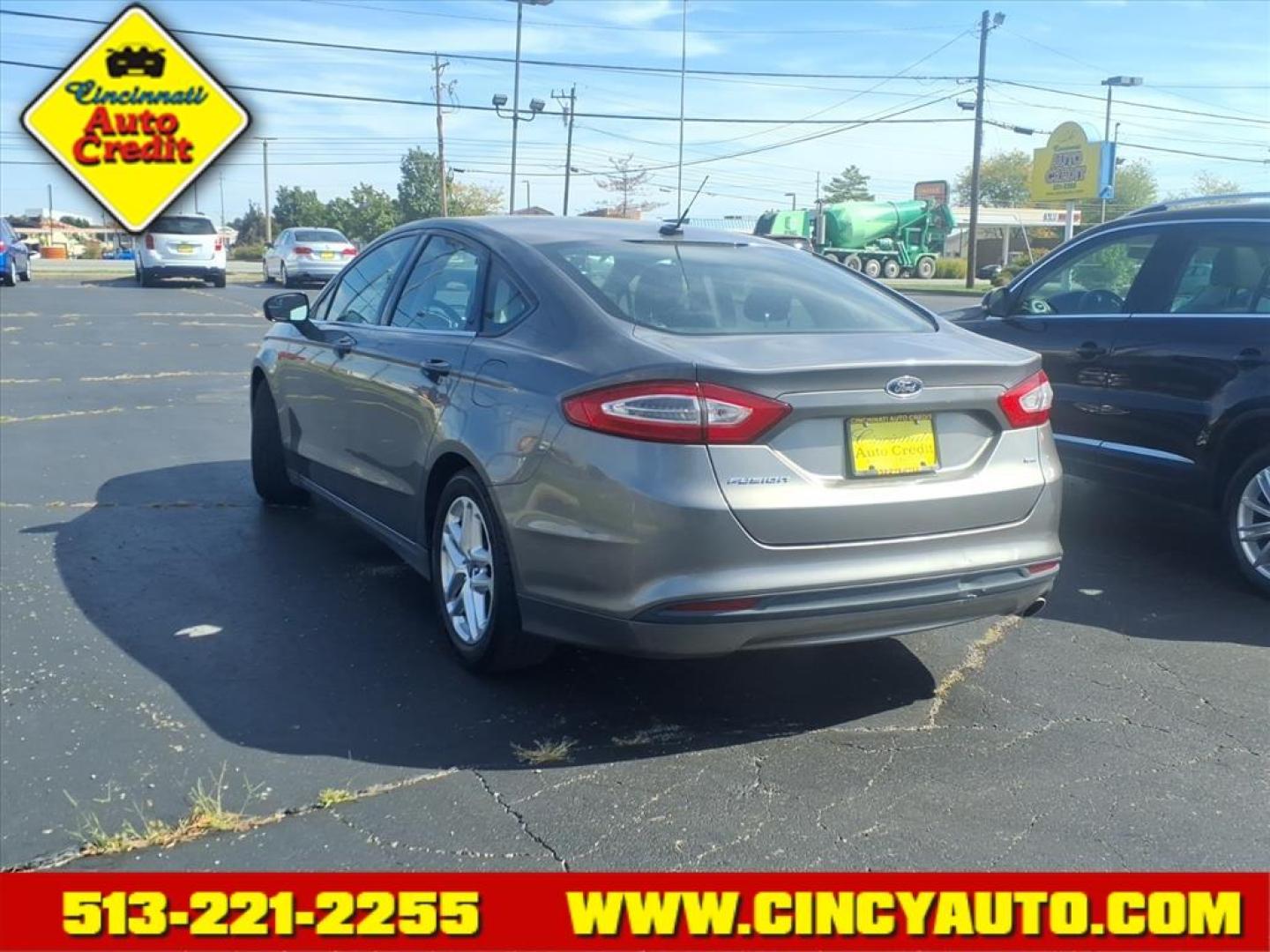 2013 Ingot Silver Metallic Ford Fusion SE (3FA6P0H70DR) with an 2.5L 2.5L I4 175hp 175ft. lbs. Sequential Multiport Fuel Injection engine, 6-Speed Shiftable Automatic transmission, located at 5489 Dixie Highway, Fairfield, OH, 45014, (513) 221-2255, 39.333084, -84.523834 - Photo#2