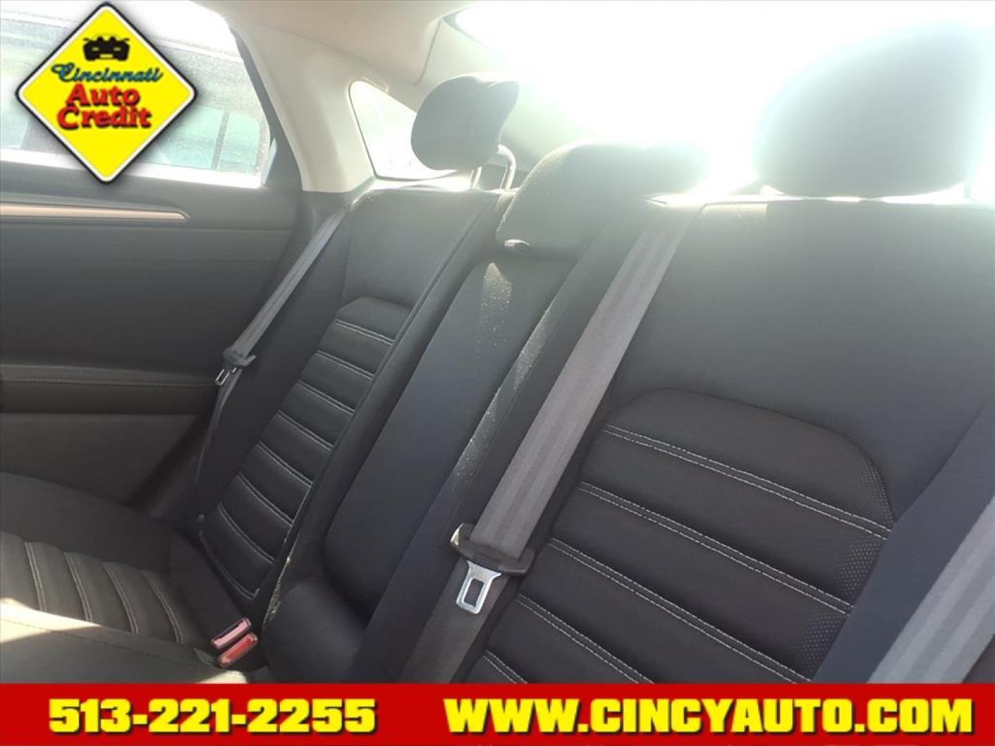 2013 Ingot Silver Metallic Ford Fusion SE (3FA6P0H70DR) with an 2.5L 2.5L I4 175hp 175ft. lbs. Sequential Multiport Fuel Injection engine, 6-Speed Shiftable Automatic transmission, located at 5489 Dixie Highway, Fairfield, OH, 45014, (513) 221-2255, 39.333084, -84.523834 - Photo#3