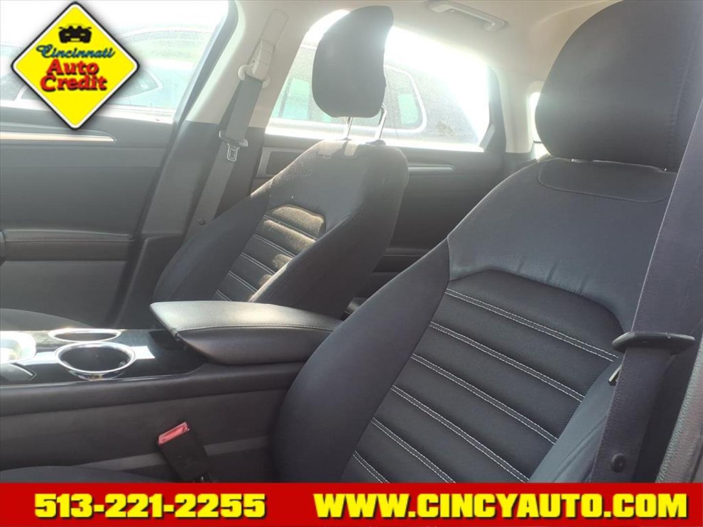 2013 Ingot Silver Metallic Ford Fusion SE (3FA6P0H70DR) with an 2.5L 2.5L I4 175hp 175ft. lbs. Sequential Multiport Fuel Injection engine, 6-Speed Shiftable Automatic transmission, located at 5489 Dixie Highway, Fairfield, OH, 45014, (513) 221-2255, 39.333084, -84.523834 - Photo#4