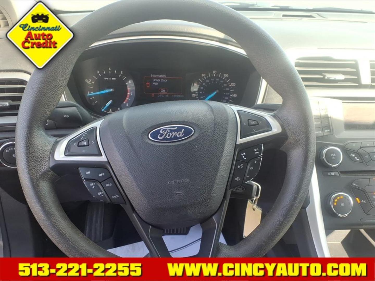 2013 Ingot Silver Metallic Ford Fusion SE (3FA6P0H70DR) with an 2.5L 2.5L I4 175hp 175ft. lbs. Sequential Multiport Fuel Injection engine, 6-Speed Shiftable Automatic transmission, located at 5489 Dixie Highway, Fairfield, OH, 45014, (513) 221-2255, 39.333084, -84.523834 - Photo#5