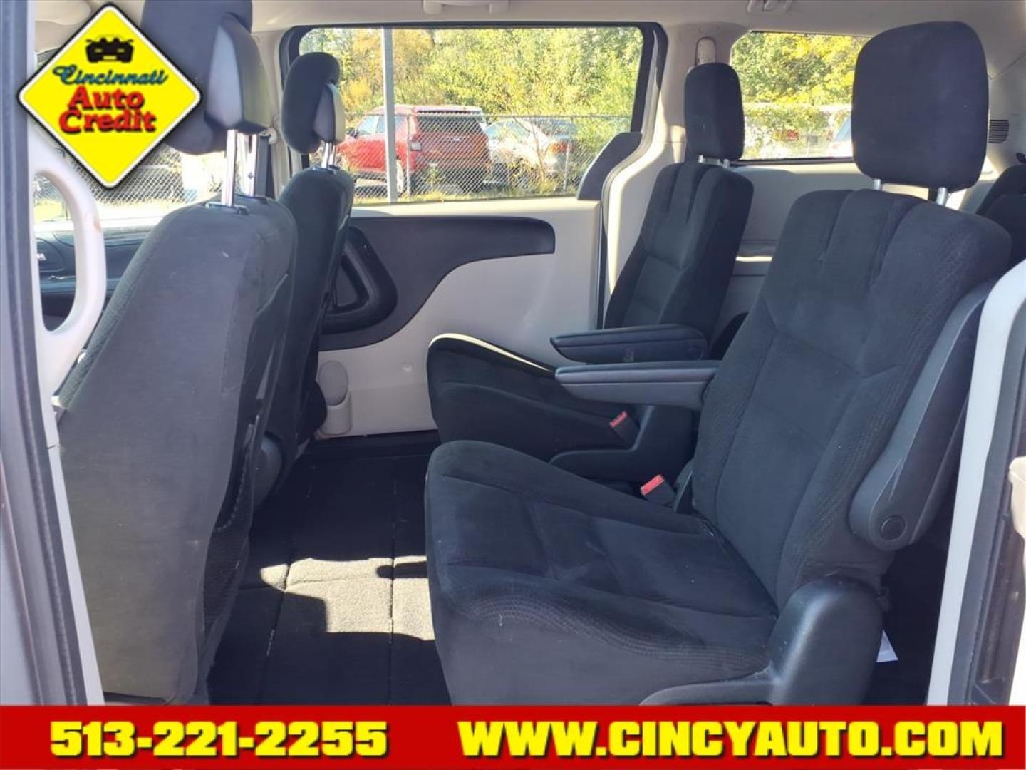 2017 Billet Clear Coat Dodge Grand Caravan SE (2C4RDGBG4HR) with an 3.6L Pentastar 3.6L Flex Fuel V6 283hp 260ft. lbs. Sequential Multiport Fuel Injection engine, 6-Speed Shiftable Automatic transmission, located at 5489 Dixie Highway, Fairfield, OH, 45014, (513) 221-2255, 39.333084, -84.523834 - Photo#4