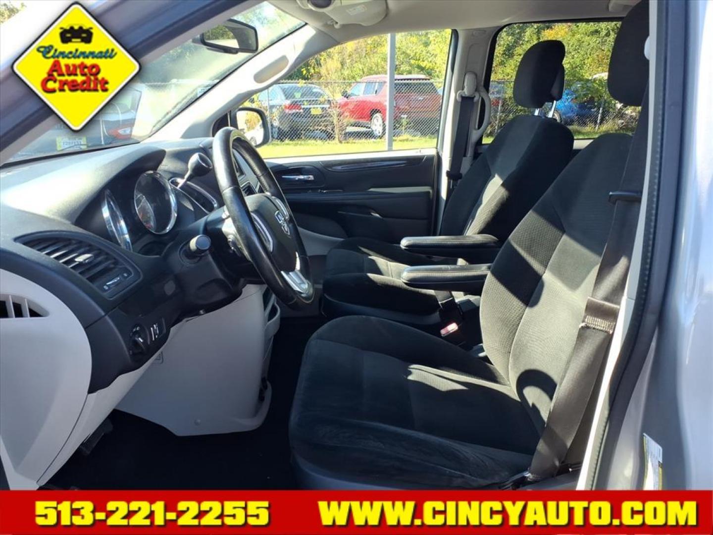 2017 Billet Clear Coat Dodge Grand Caravan SE (2C4RDGBG4HR) with an 3.6L Pentastar 3.6L Flex Fuel V6 283hp 260ft. lbs. Sequential Multiport Fuel Injection engine, 6-Speed Shiftable Automatic transmission, located at 5489 Dixie Highway, Fairfield, OH, 45014, (513) 221-2255, 39.333084, -84.523834 - Photo#5