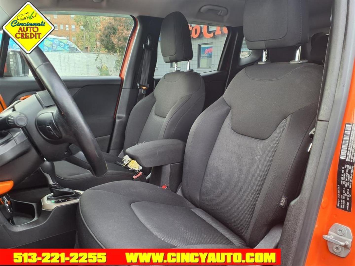 2015 Omaha Orange Jeep Renegade Latitude (ZACCJBBTXFP) with an 2.4L 2.4L I4 180hp 175ft. lbs. Fuel Injected engine, 9-Speed Shiftable Automatic transmission, located at 2813 Gilbert Avenue, Cincinnati, OH, 45206, (513) 221-2255, 39.130219, -84.489189 - Photo#5