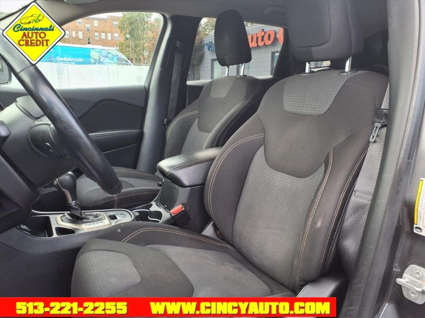 2015 Granite Crystal Metallic Clear Coat Jeep Cherokee Latitude (1C4PJLCB9FW) with an 2.4L 2.4L I4 180hp 171ft. lbs. Sequential Multiport Fuel Injection engine, 9-Speed Shiftable Automatic transmission, located at 2813 Gilbert Avenue, Cincinnati, OH, 45206, (513) 221-2255, 39.130219, -84.489189 - Photo#5