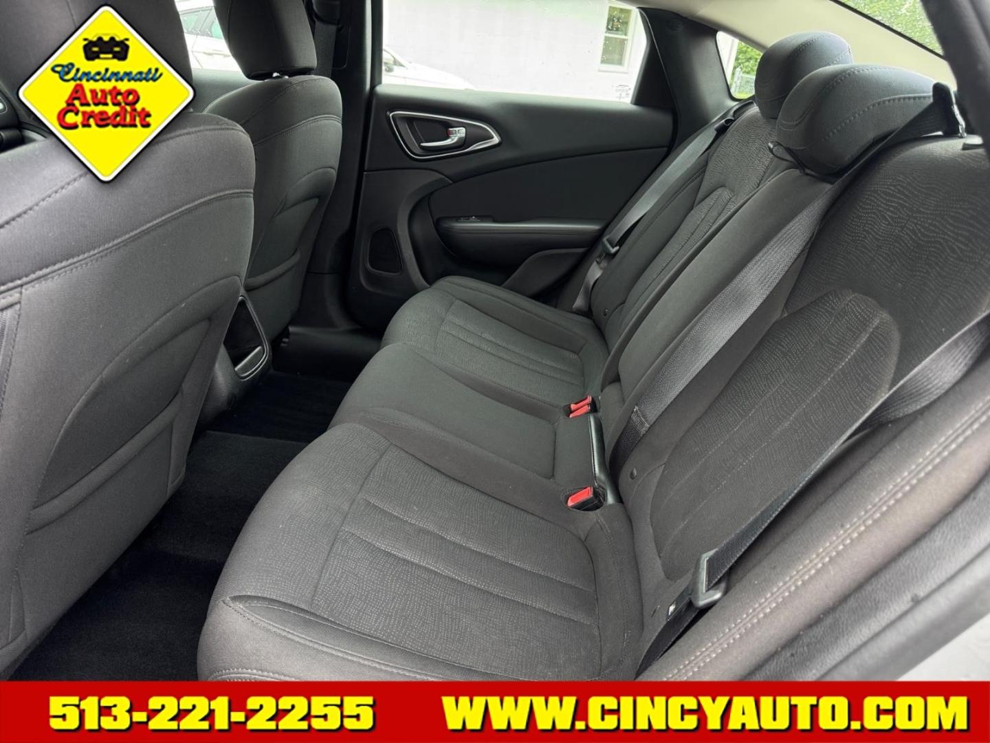 2016 Billet Silver Metallic Clear Coat Psc Chrysler 200 LX (1C3CCCFB7GN) with an 2.4L 2.4L I4 184hp 173ft. lbs. Sequential Multiport Fuel Injection engine, 9-Speed Shiftable Automatic transmission, located at 5489 Dixie Highway, Fairfield, OH, 45014, (513) 221-2255, 39.333084, -84.523834 - Photo#4