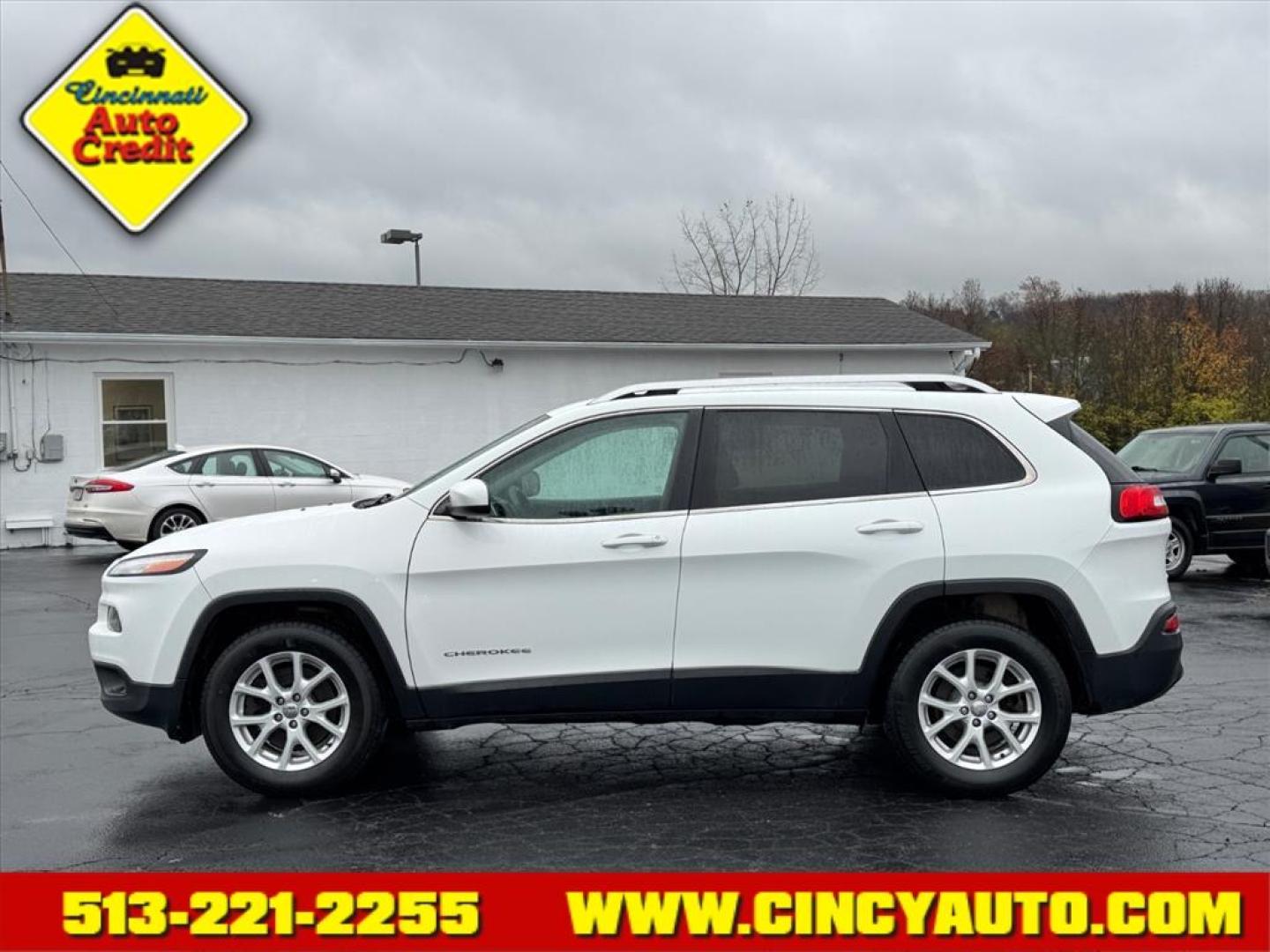 2015 Bright White Clear Coat Pw7 Jeep Cherokee Latitude (1C4PJMCB8FW) with an 2.4L 2.4L I4 180hp 171ft. lbs. Sequential Multiport Fuel Injection engine, 9-Speed Shiftable Automatic transmission, located at 5489 Dixie Highway, Fairfield, OH, 45014, (513) 221-2255, 39.333084, -84.523834 - Photo#1
