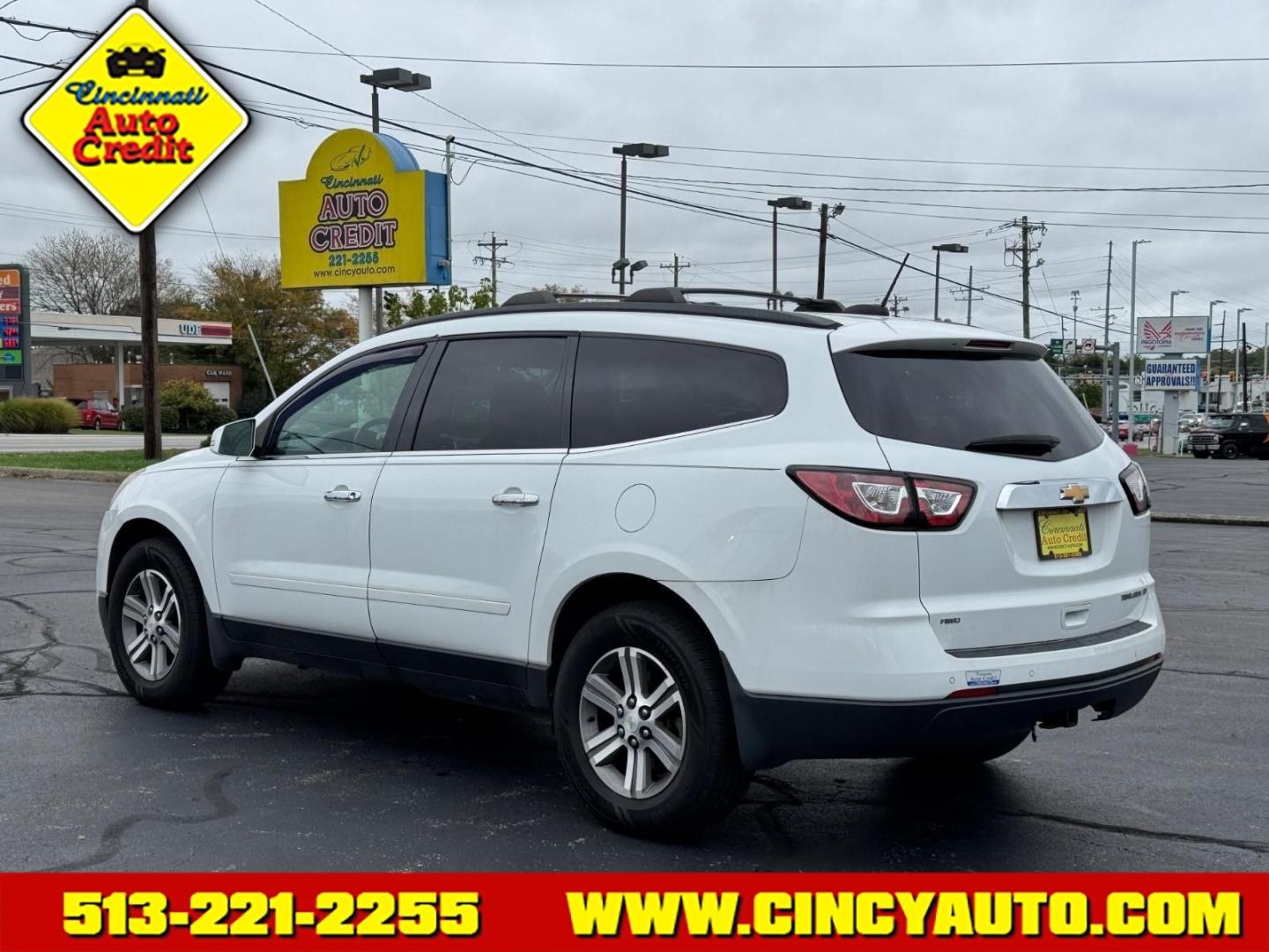 2016 Iridescent Pearl Tricoat G1w Chevrolet Traverse LT (1GNKVHKD2GJ) with an 3.6L 3.6L V6 281hp 266ft. lbs. Direct Injection engine, 6-Speed Shiftable Automatic transmission, located at 5489 Dixie Highway, Fairfield, OH, 45014, (513) 221-2255, 39.333084, -84.523834- Photo#2