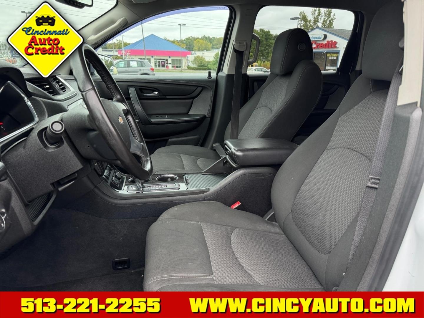2016 Iridescent Pearl Tricoat G1w Chevrolet Traverse LT (1GNKVHKD2GJ) with an 3.6L 3.6L V6 281hp 266ft. lbs. Direct Injection engine, 6-Speed Shiftable Automatic transmission, located at 5489 Dixie Highway, Fairfield, OH, 45014, (513) 221-2255, 39.333084, -84.523834- Photo#5