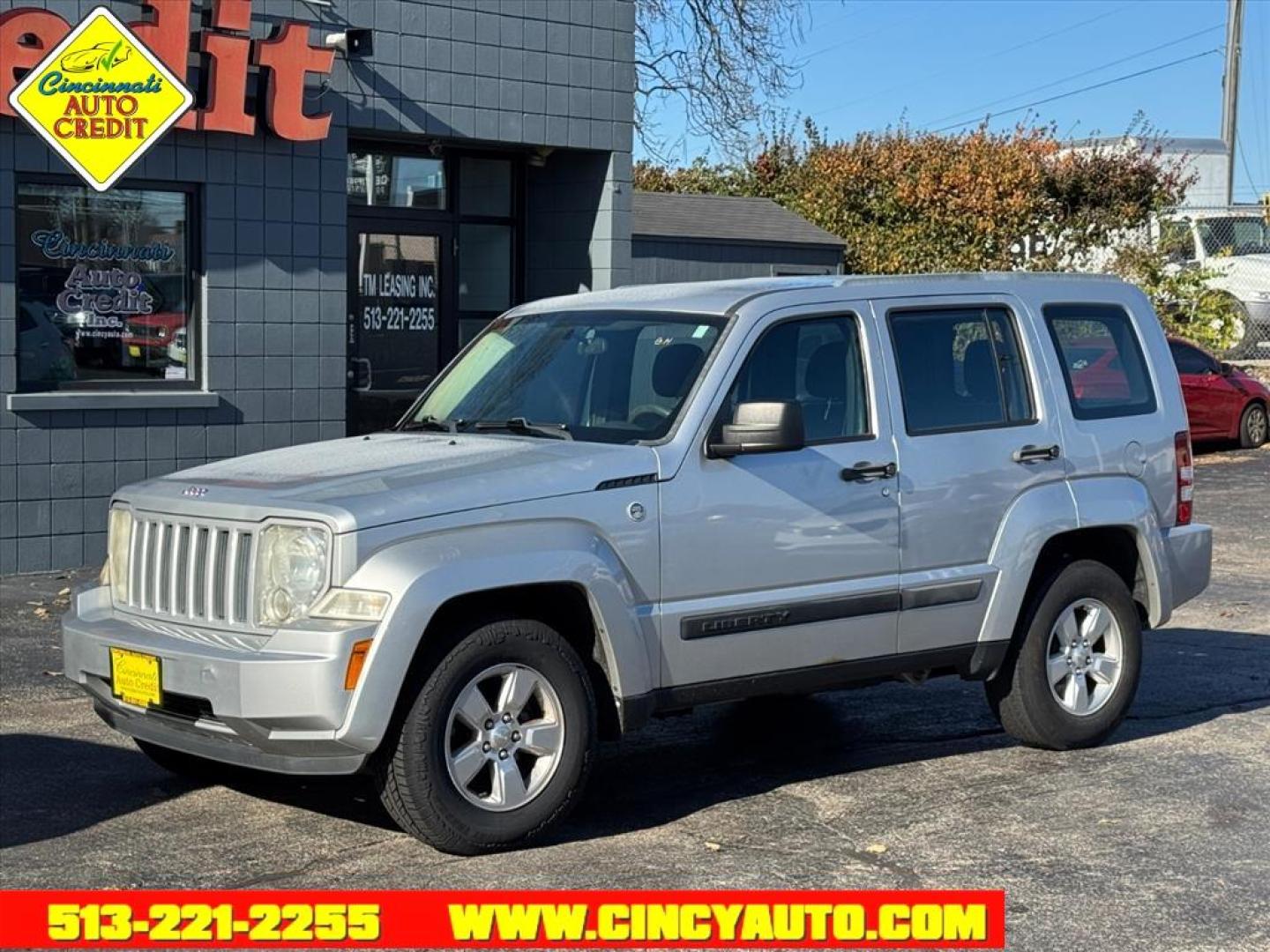 2012 Bright Silver Metallic Clear Coat Ps2 Jeep Liberty Latitude (1C4PJMAK6CW) with an 3.7L 3.7L V6 210hp 235ft. lbs. Sequential Multiport Fuel Injection engine, 4-Speed Automatic transmission, located at 2813 Gilbert Avenue, Cincinnati, OH, 45206, (513) 221-2255, 39.130219, -84.489189 - Photo#0