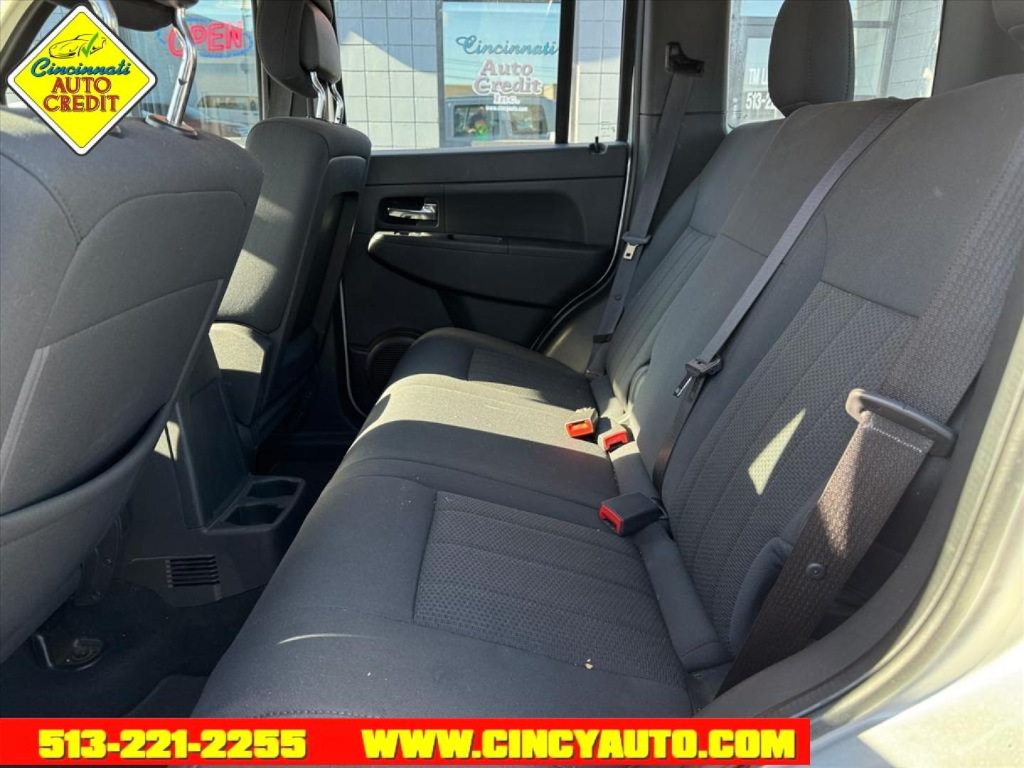 2012 Bright Silver Metallic Clear Coat Ps2 Jeep Liberty Latitude (1C4PJMAK6CW) with an 3.7L 3.7L V6 210hp 235ft. lbs. Sequential Multiport Fuel Injection engine, 4-Speed Automatic transmission, located at 2813 Gilbert Avenue, Cincinnati, OH, 45206, (513) 221-2255, 39.130219, -84.489189 - Photo#4