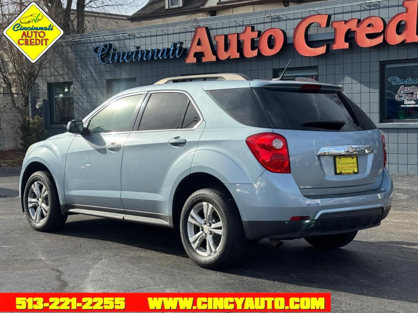 2014 Silver Topaz Metallic Gws Chevrolet Equinox LT (2GNALCEK8E6) with an 2.4L 2.4L I4 182hp 172ft. lbs. Direct Injection engine, 6-Speed Shiftable Automatic transmission, located at 2813 Gilbert Avenue, Cincinnati, OH, 45206, (513) 221-2255, 39.130219, -84.489189 - Photo#2