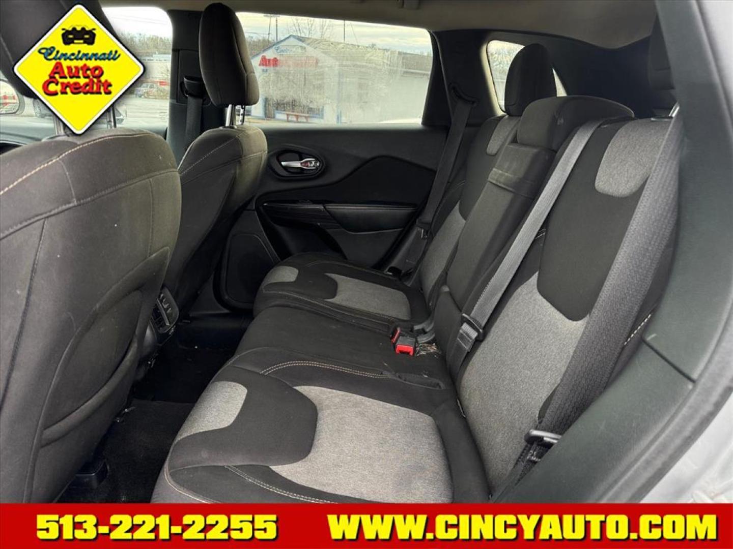 2014 Billet Silver Metallic Clear Coat Psc Jeep Cherokee Latitude (1C4PJMCB3EW) with an 2.4L 2.4L I4 180hp 171ft. lbs. Sequential Multiport Fuel Injection engine, 9-Speed Shiftable Automatic transmission, located at 5489 Dixie Highway, Fairfield, OH, 45014, (513) 221-2255, 39.333084, -84.523834 - Photo#4